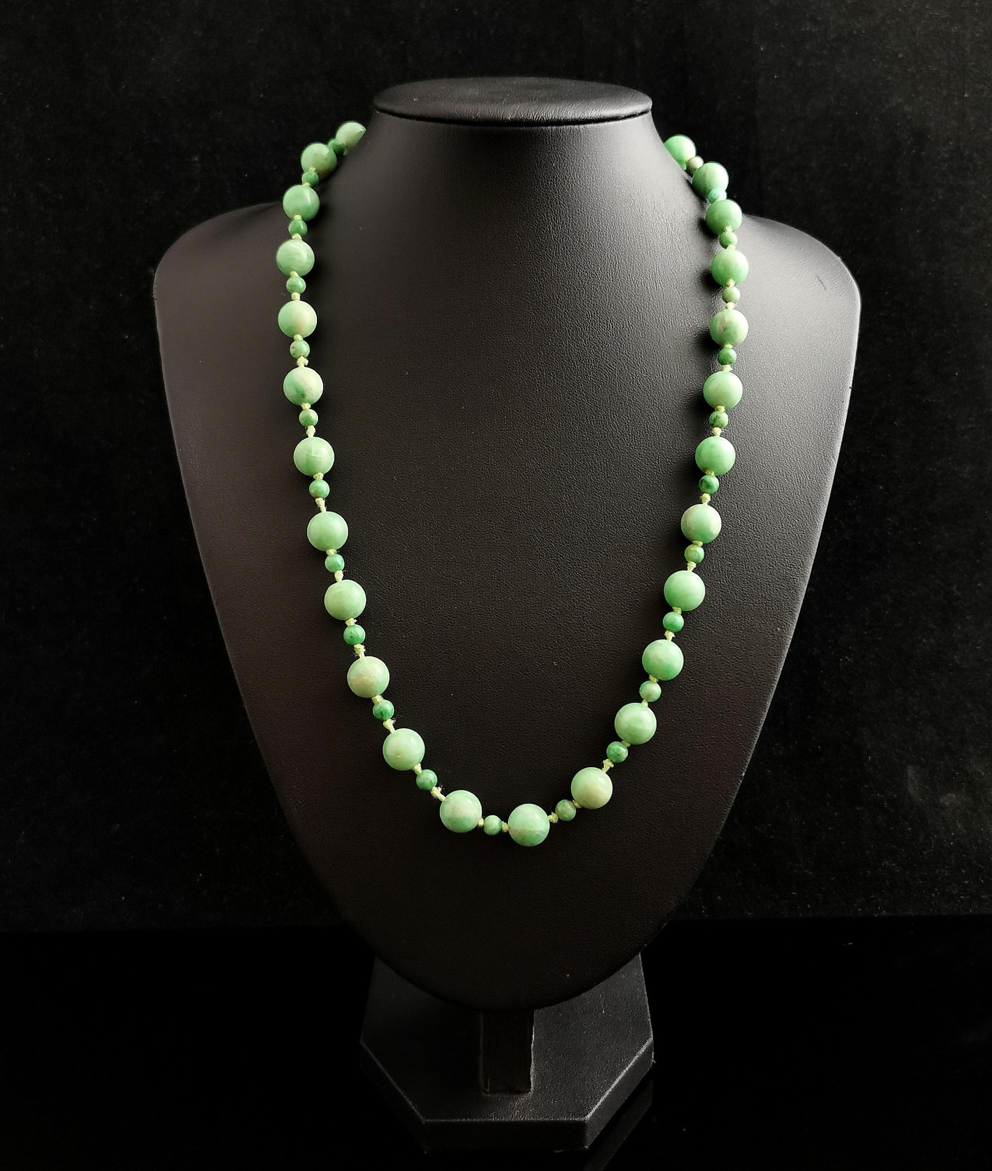 Antike Perlenkette aus Jade, Art déco, ca. 1910er Jahre 1