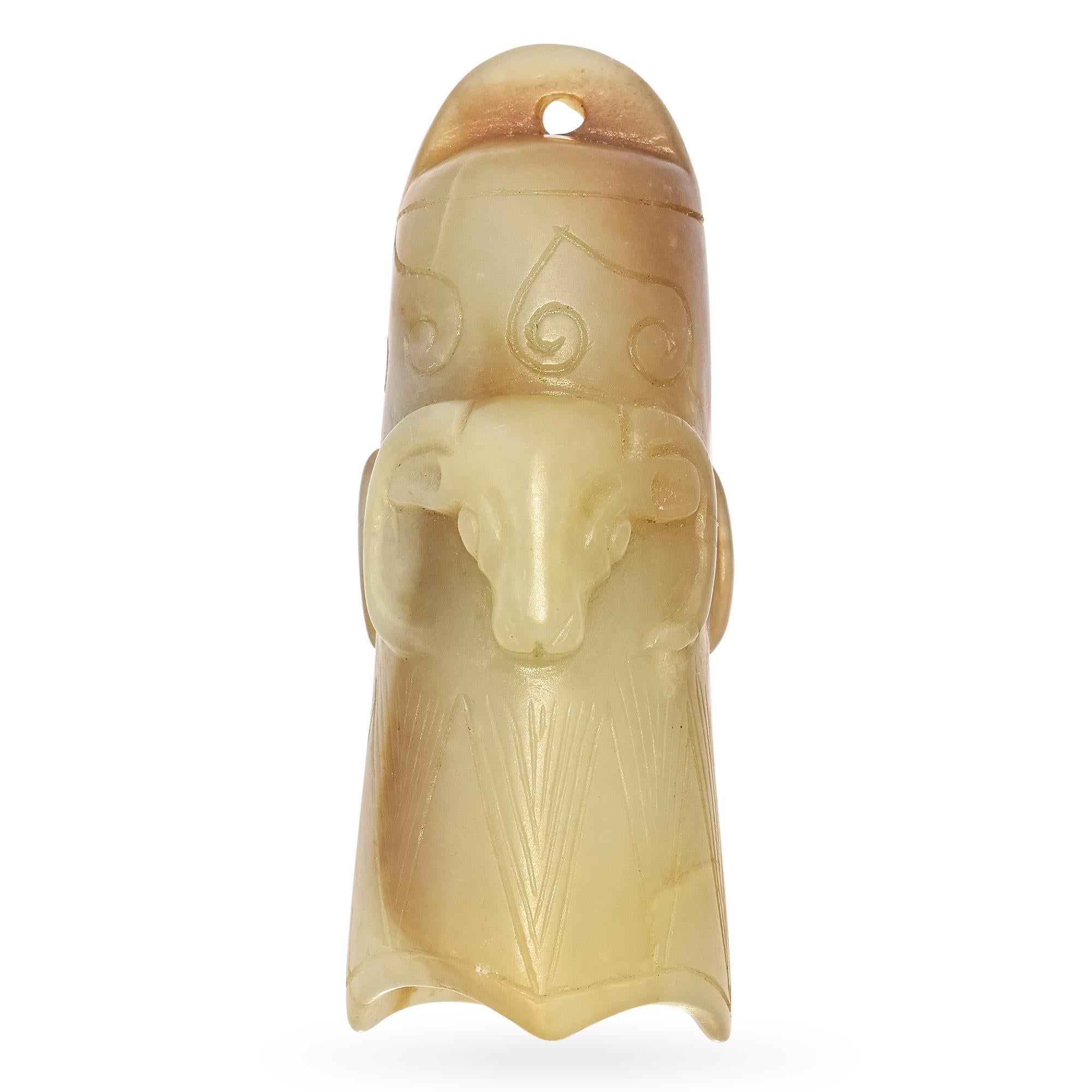 Non taillé Pendentif amulette réversible en jade ancien sculpté en forme de buffle en vente