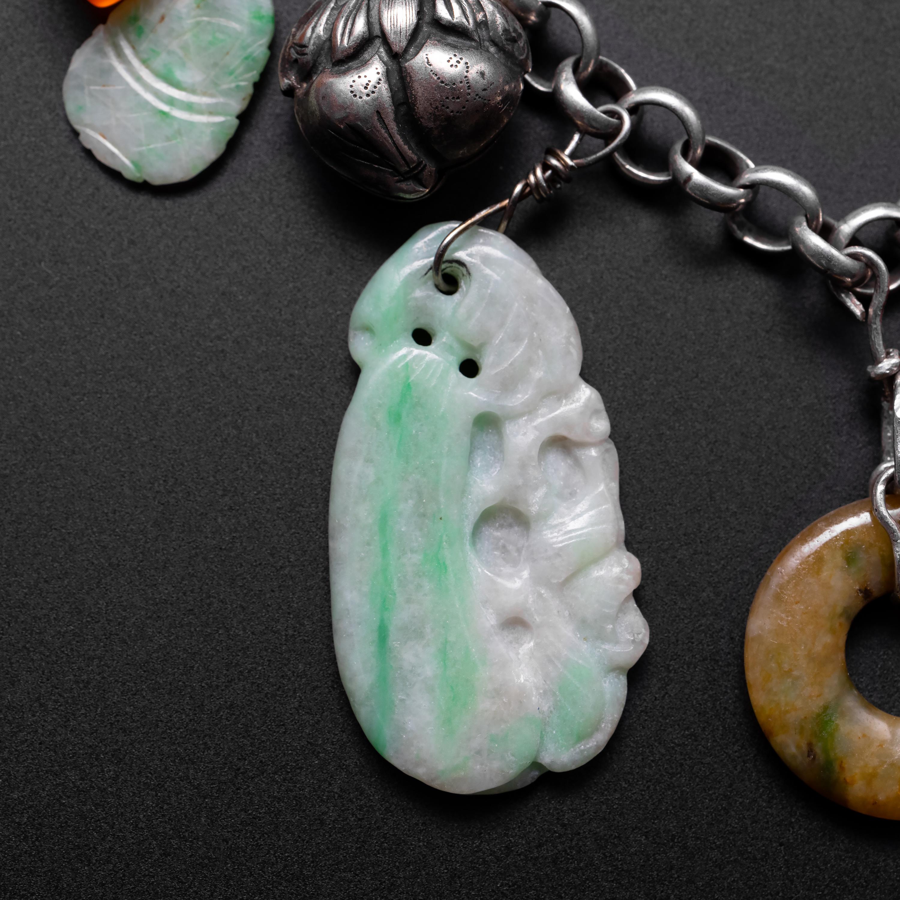 Antikes Jade-Charm-Armband im Zustand „Hervorragend“ in Southbury, CT