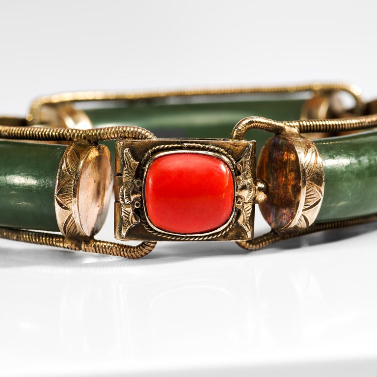 Antique Jade and Coral Link Bracelet, circa 1900 or Earlier In Excellent Condition In Southbury, CT