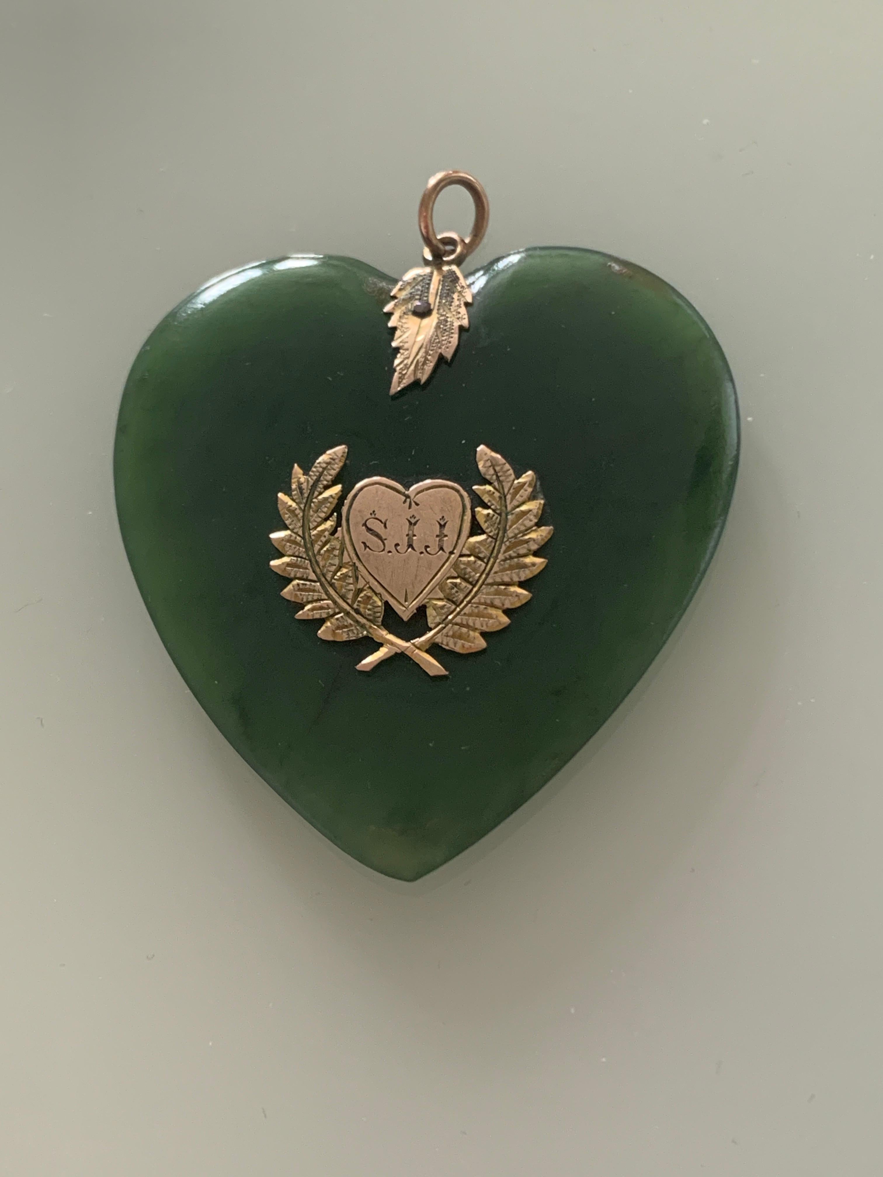 Huge Stunning Antique
Jade Stone Heart with 9ct Gold Decoration & Bail
Circa 1880s
Victorian Era
Size 4.5 cm x 5 cm 
Weight 18 grammes