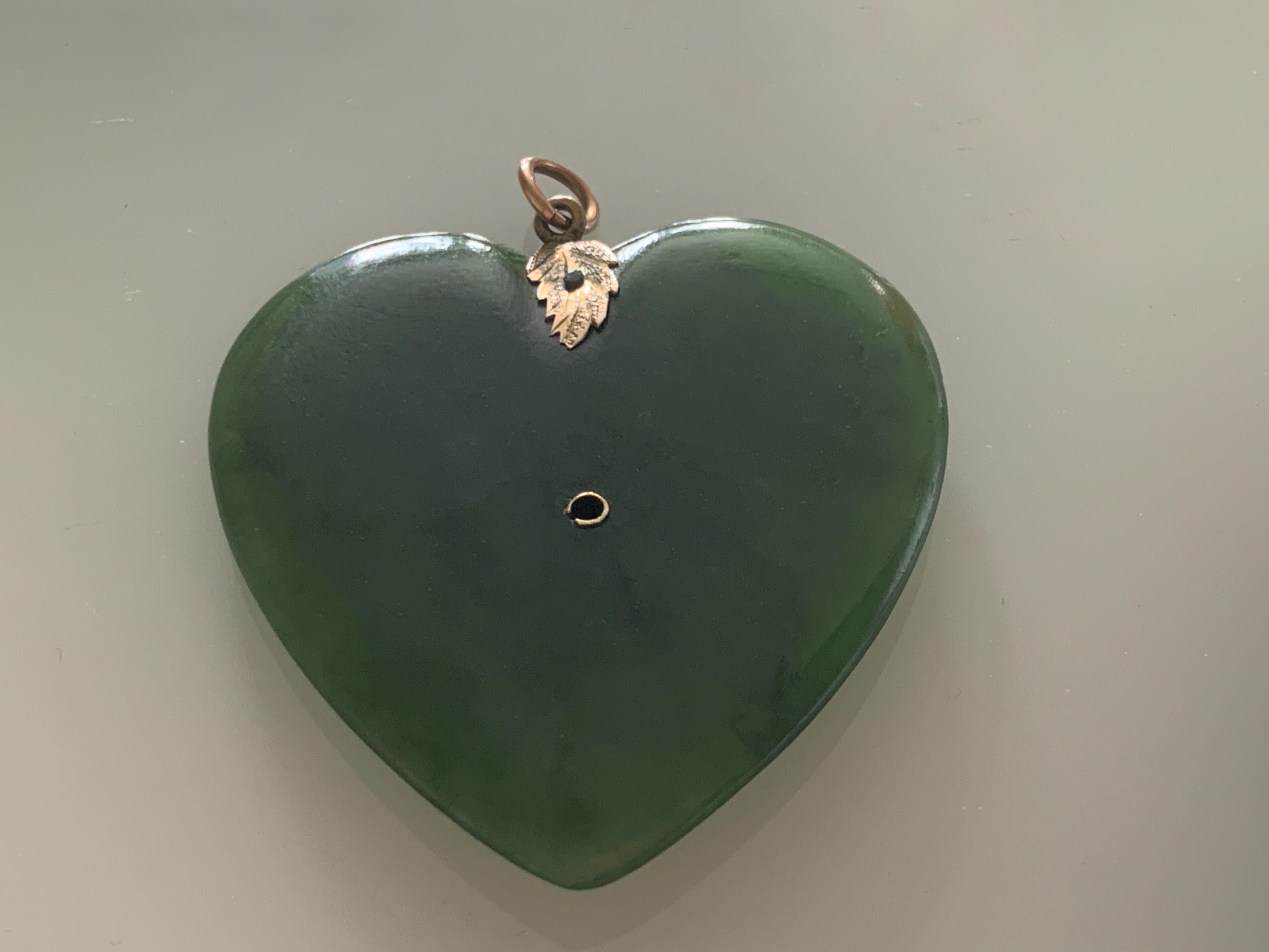 Antike Jade Extra Large Heart Anhänger  im Zustand „Gut“ im Angebot in London, GB