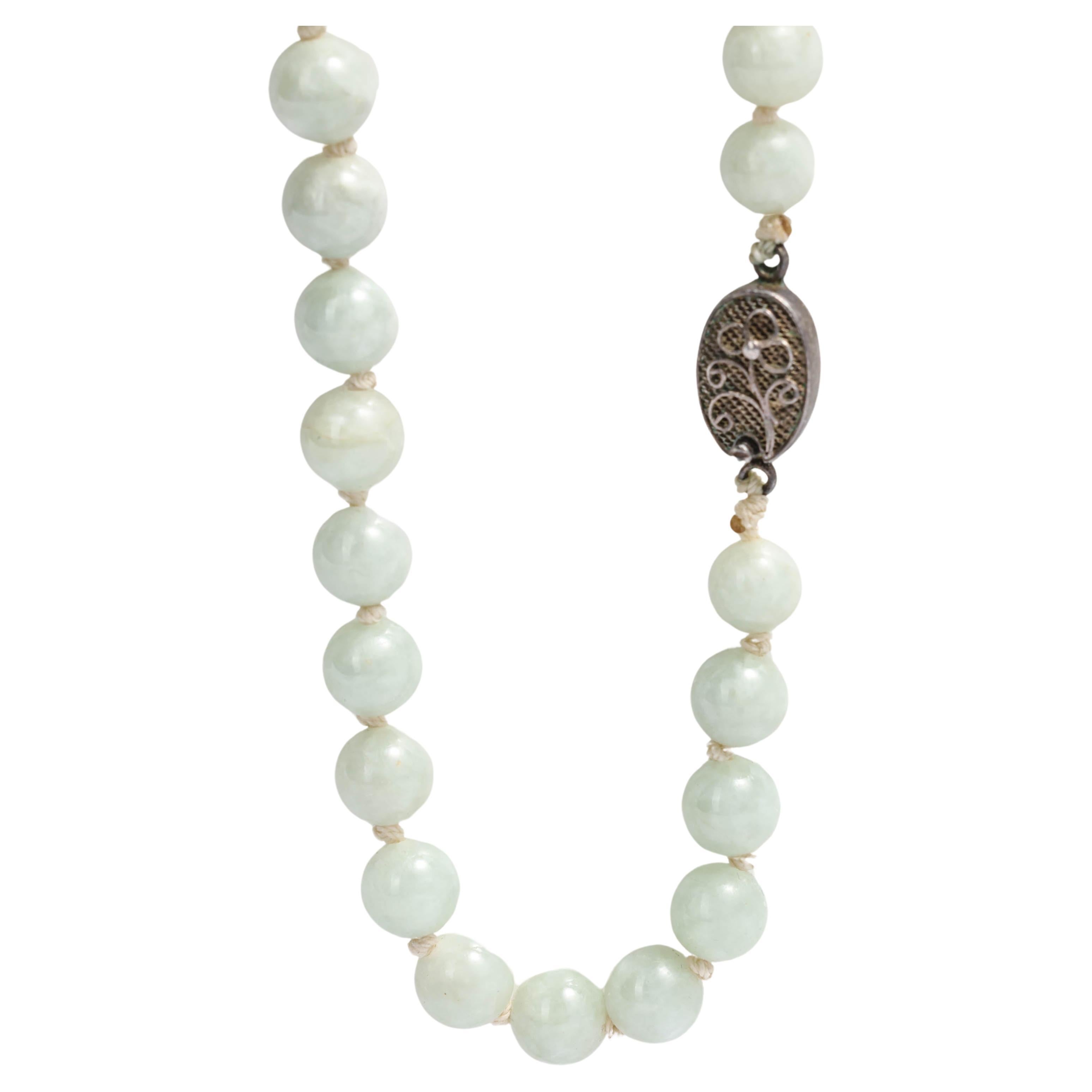 Antike Jade-Halskette Seemingly Made from Fog zertifiziert unbehandelt 23" im Angebot