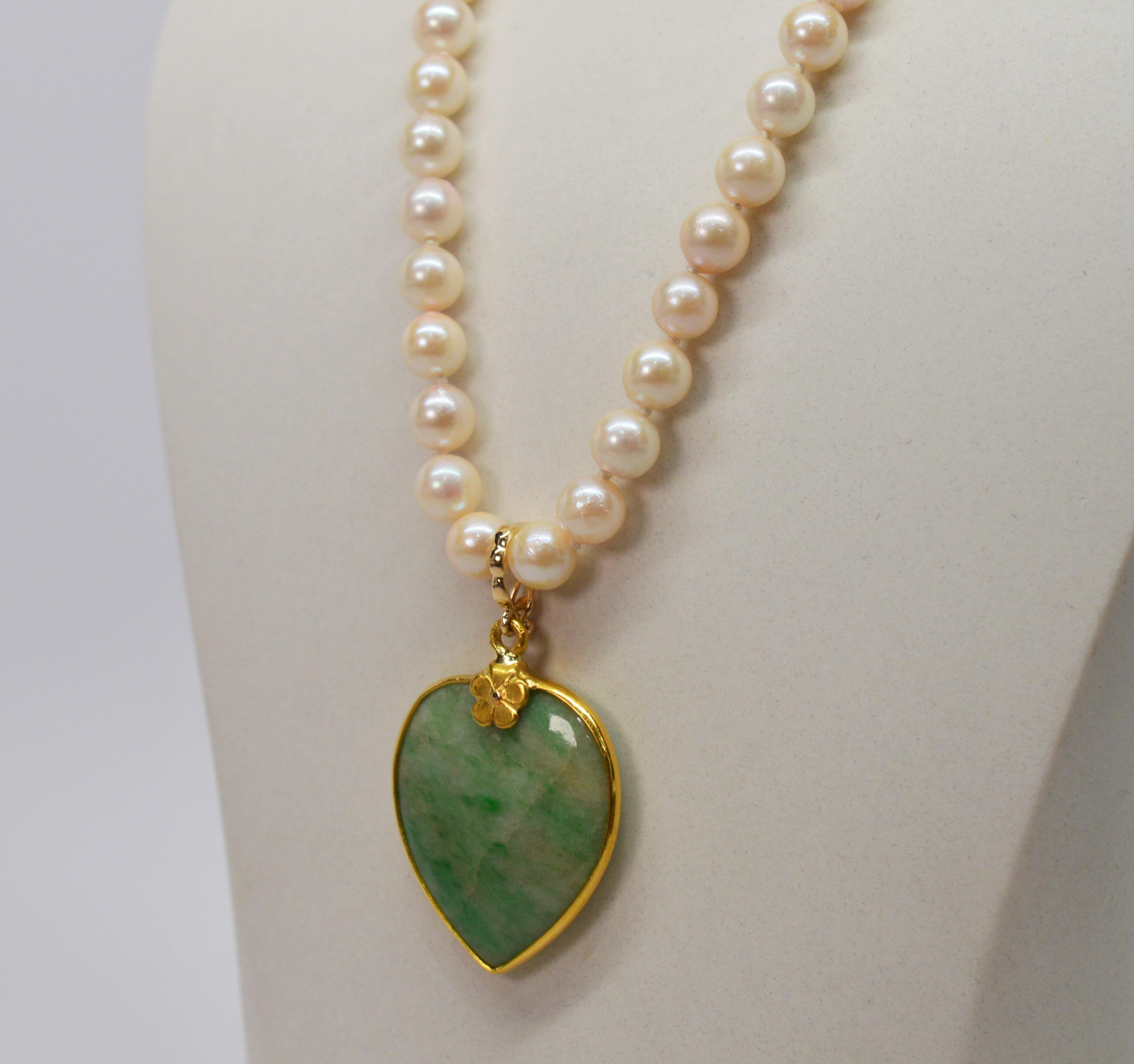 Antique Jade Yellow Gold Heart Pendant on Pearl Necklace In Excellent Condition In Mount Kisco, NY