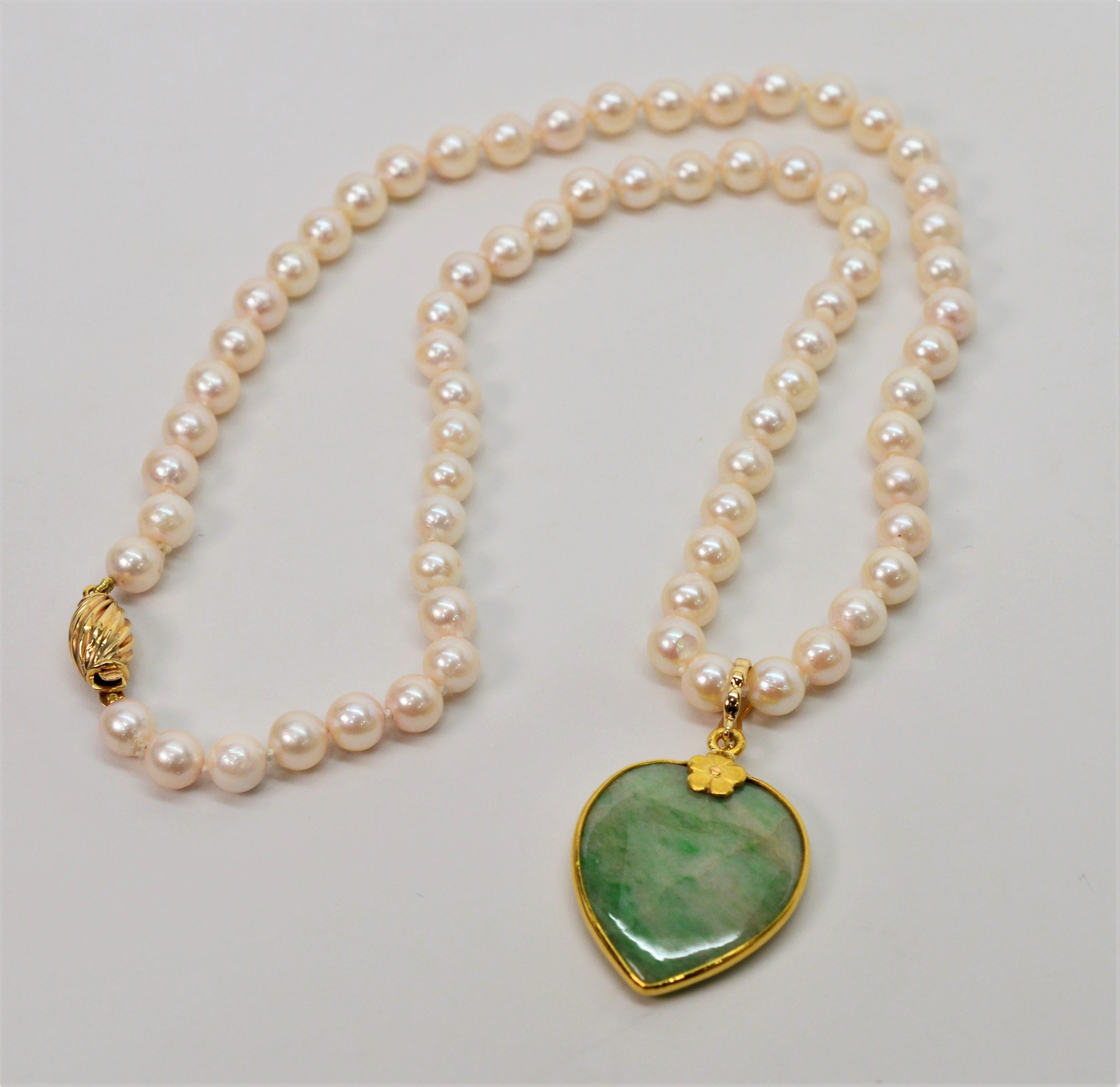 Women's Antique Jade Yellow Gold Heart Pendant on Pearl Necklace
