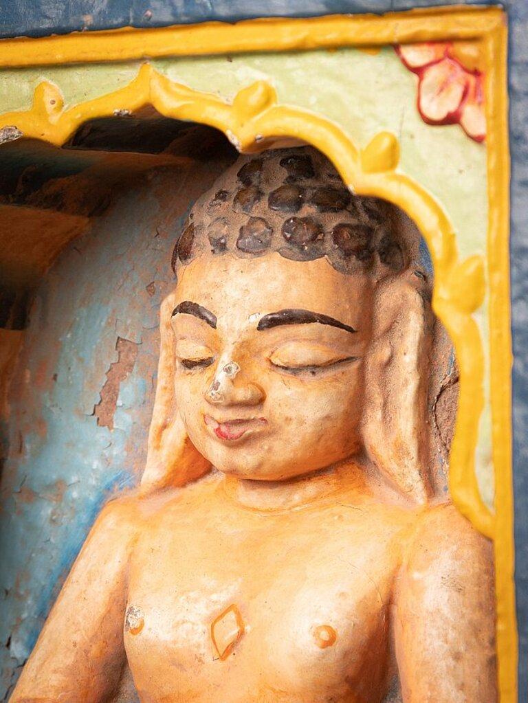 Antike Jain-Statue aus einem indischen Tempel aus Indien (Holz) im Angebot