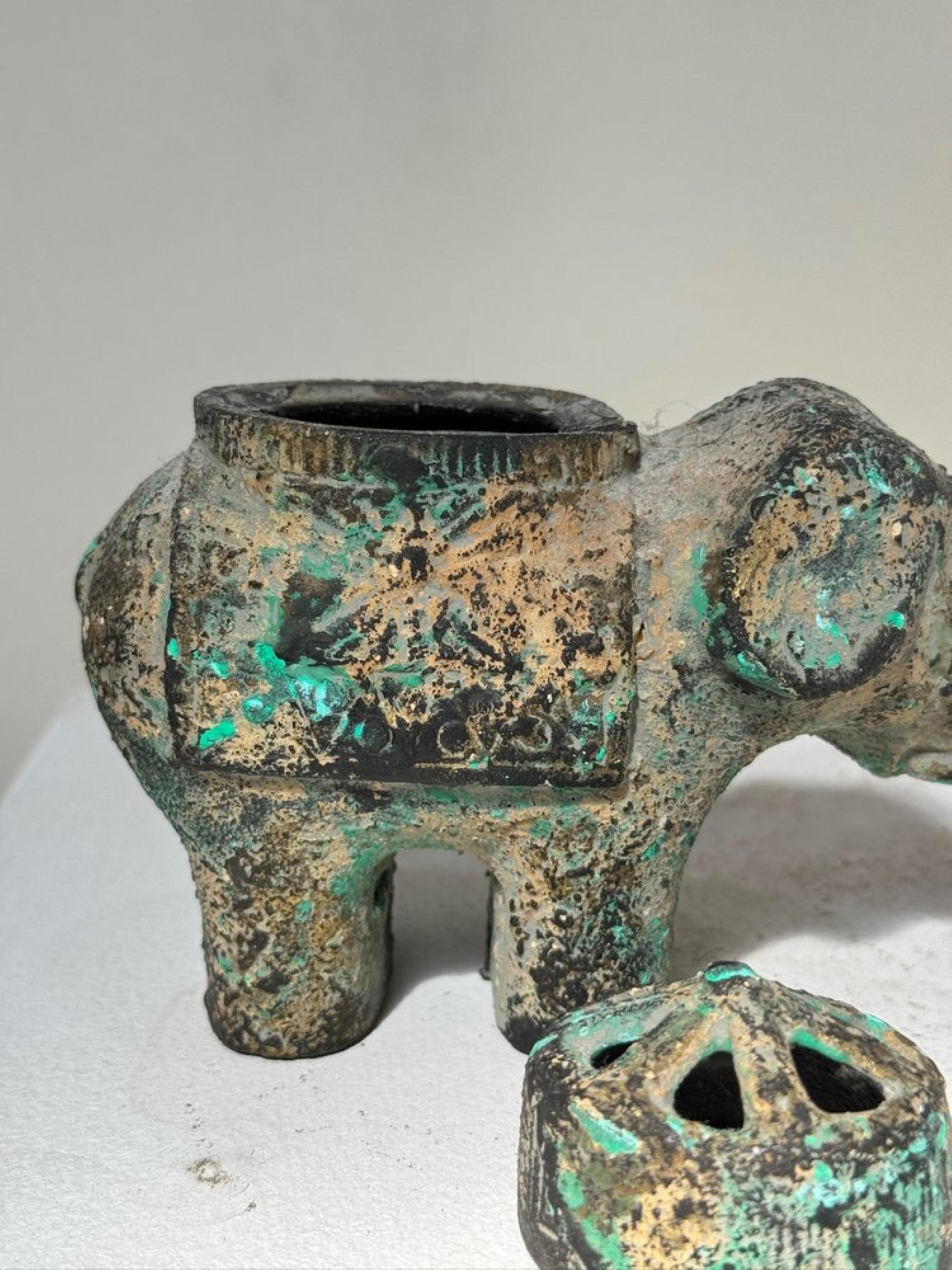 20ième siècle Ancienne encensoir à éléphant en or doré du Japon, porte-bonheur en vente