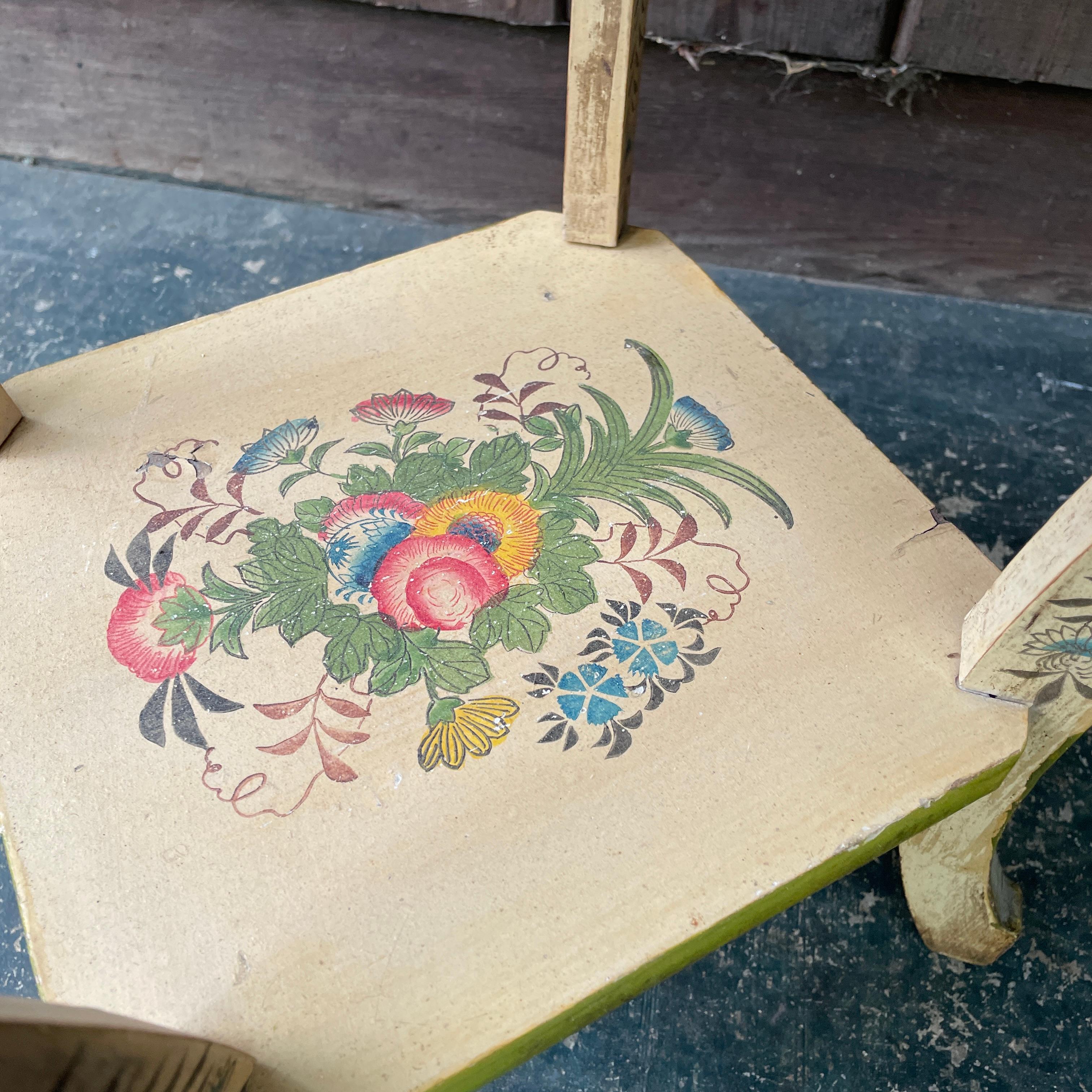 Milieu du XXe siècle Arte Antiques Japonais Amish Table Folk Art Peint à la main Floral Plant Stand en vente