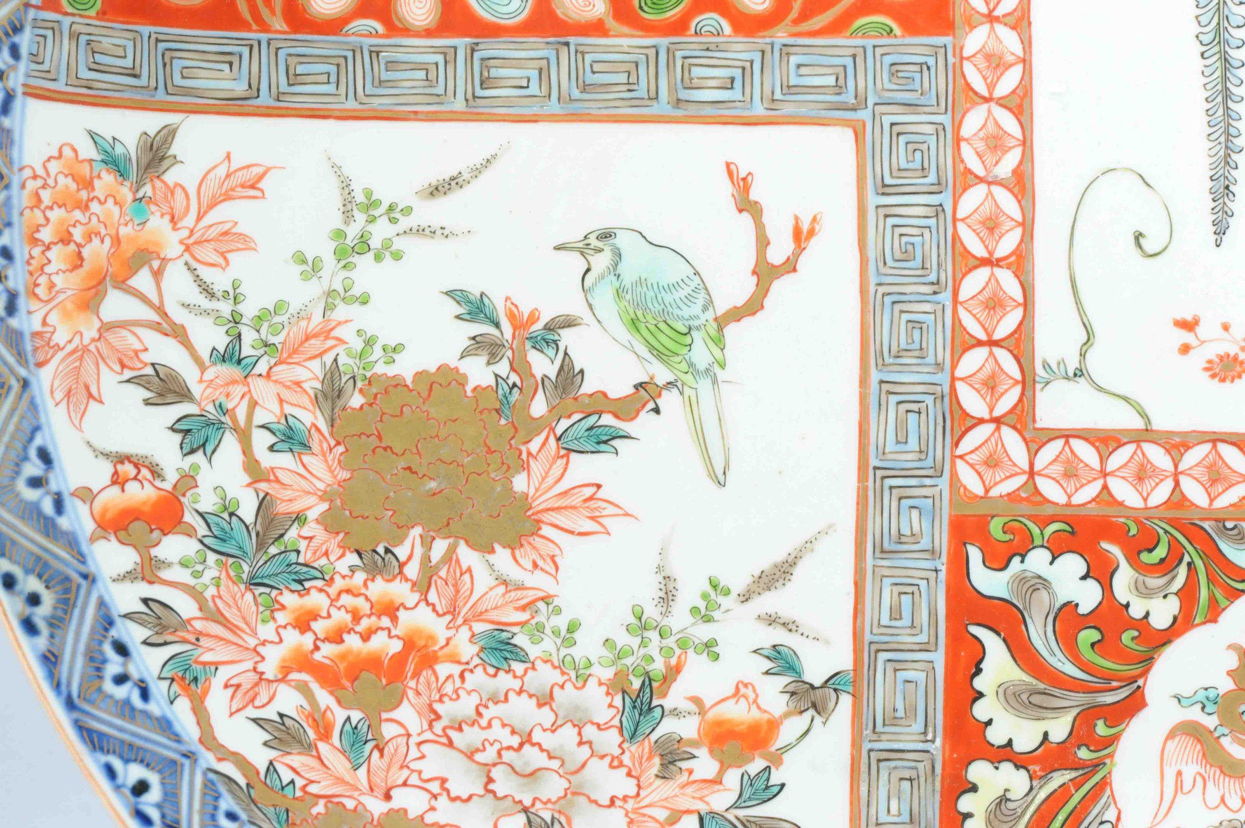 Antique Japanese Arita Imari Charger with Wisteria and Bird, 19th Century In Good Condition For Sale In Amsterdam, Noord Holland