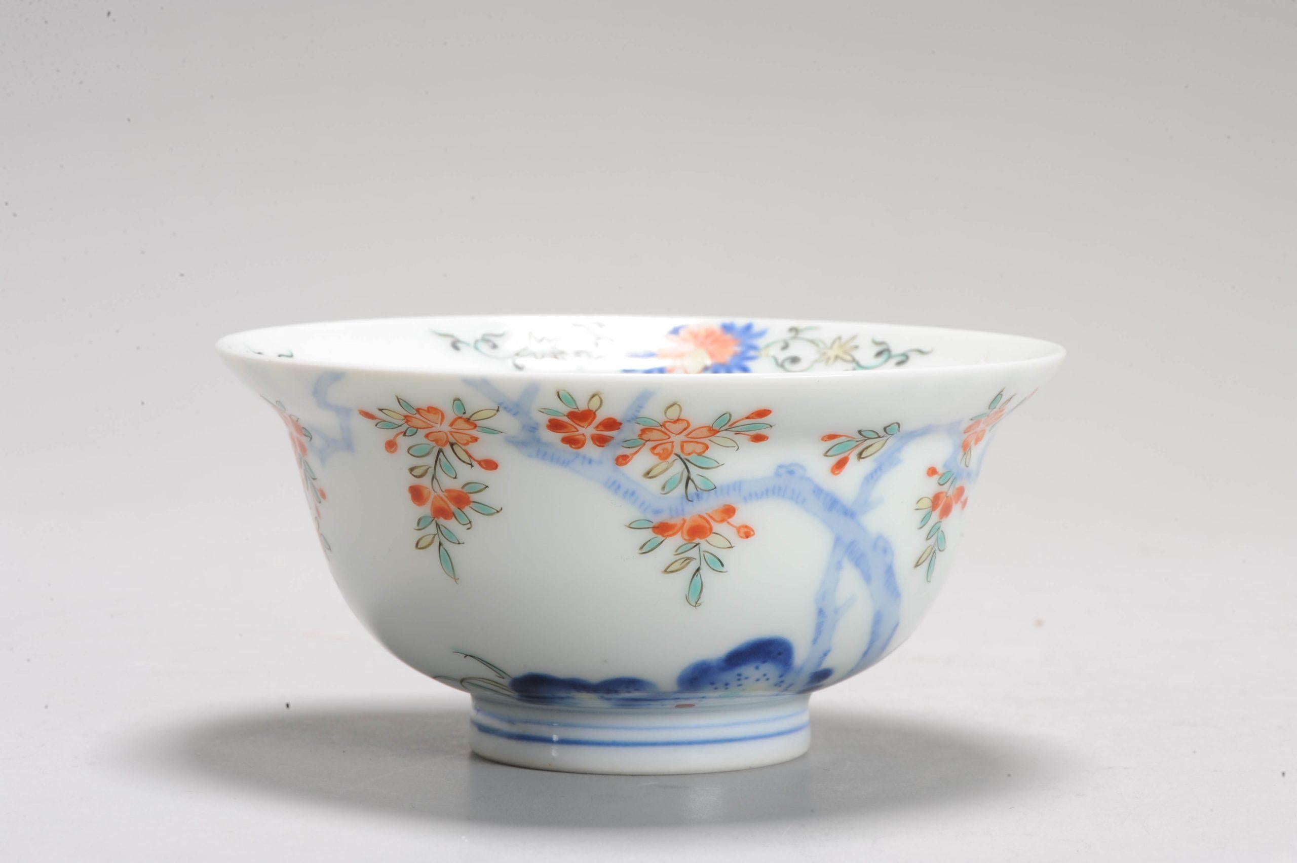Antica ciotola giapponese Arita Kakiemon dall'insolita forma di fiori In condizioni buone in vendita a Amsterdam, Noord Holland