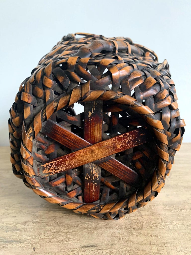 Antique Japanese Bamboo Ikebana Basket of Mingei Style For Sale 5