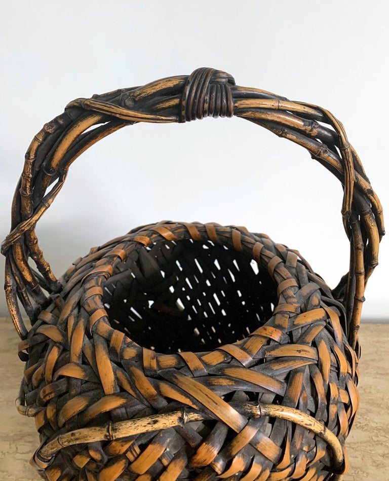 Antique Japanese Bamboo Ikebana Basket of Mingei Style For Sale 1