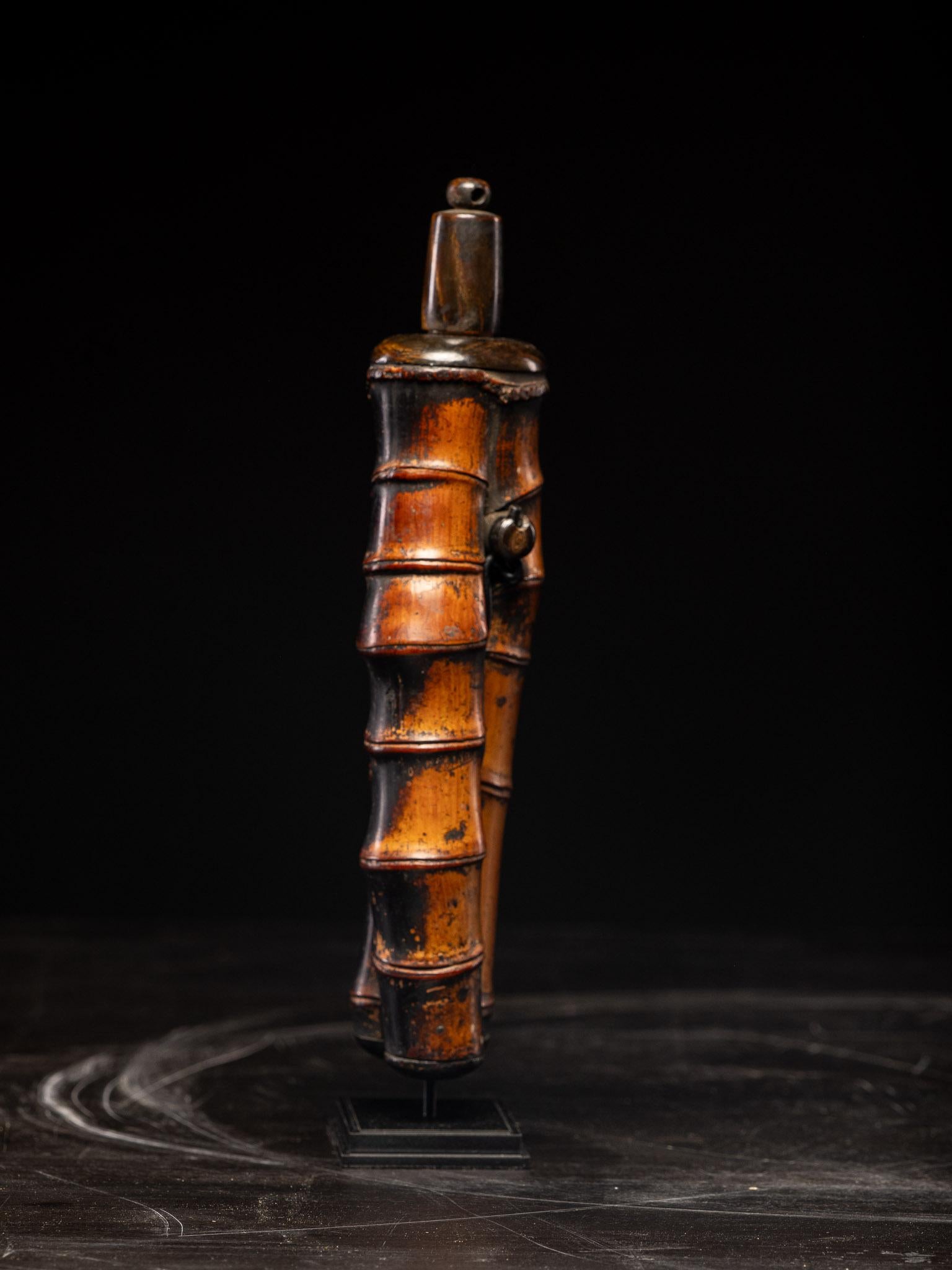 Antiguo Frasco de Polvo Japonés de Bambú Kayakuire , Periodo Edo. en Bueno estado para la venta en Leuven , BE