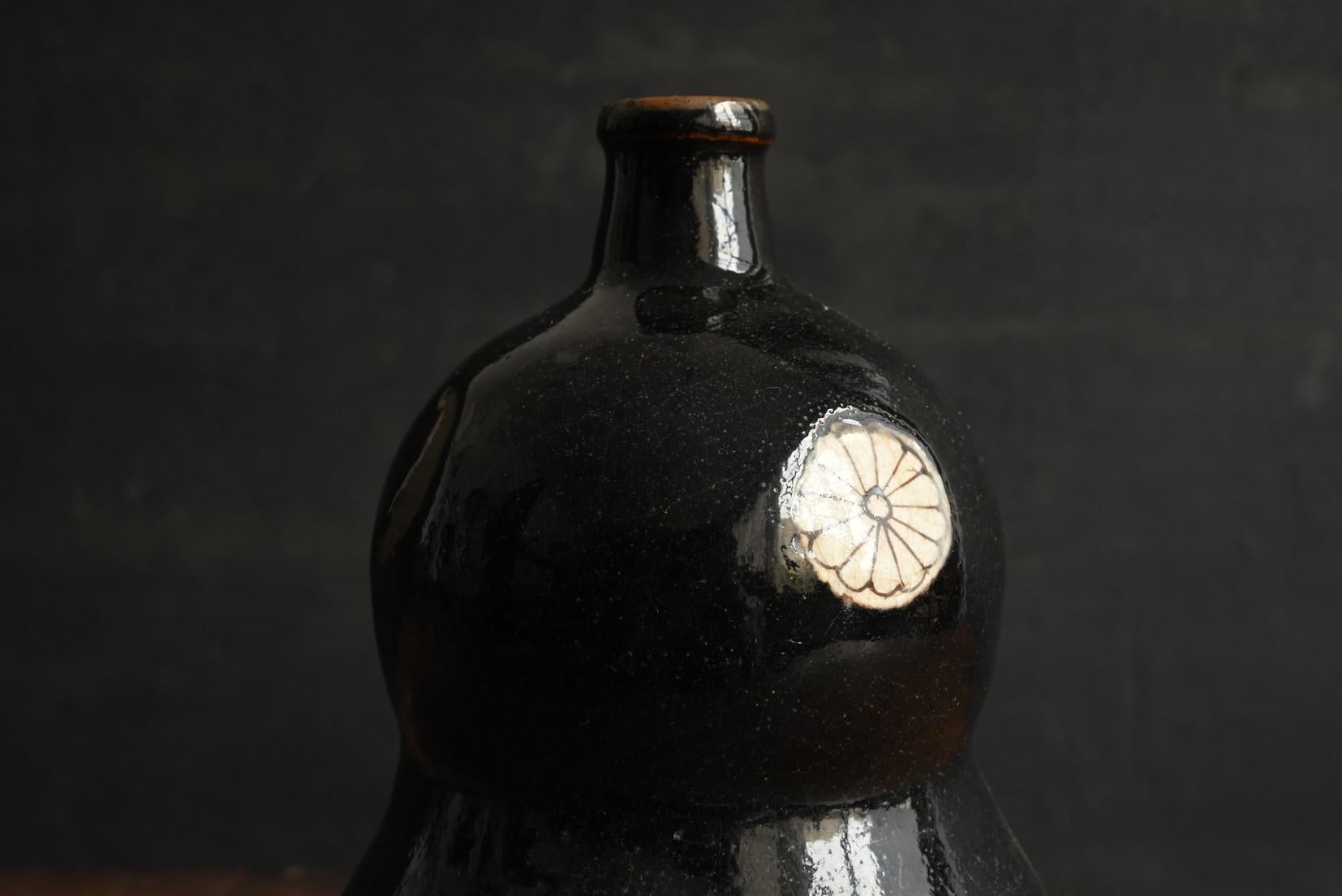 Antico vaso giapponese a forma di zucca con smalto nero / Periodo Edo / Bottiglia di sake in vendita 5