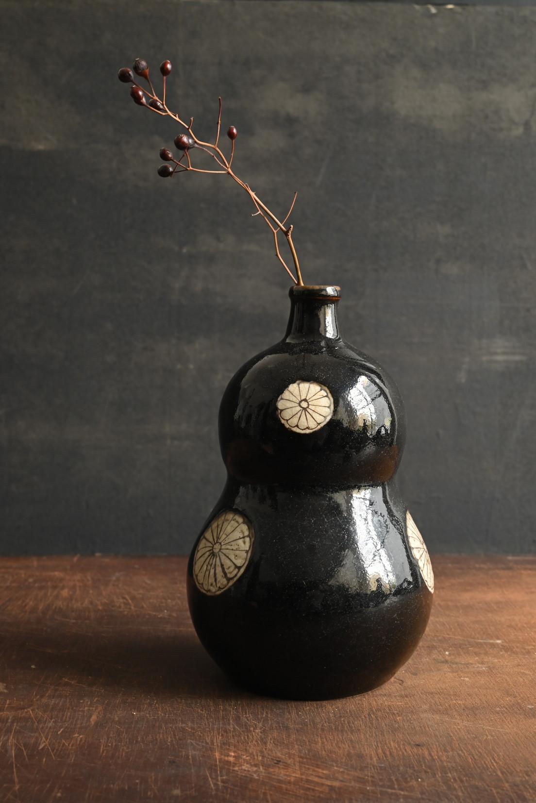Antico vaso giapponese a forma di zucca con smalto nero / Periodo Edo / Bottiglia di sake in vendita 7