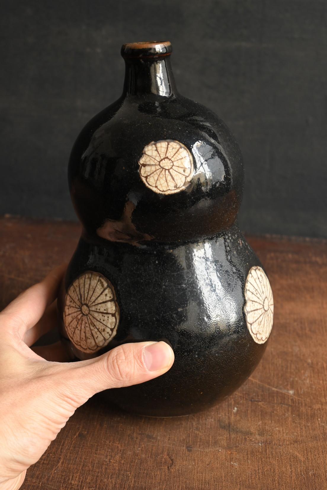 Smaltato Antico vaso giapponese a forma di zucca con smalto nero / Periodo Edo / Bottiglia di sake in vendita