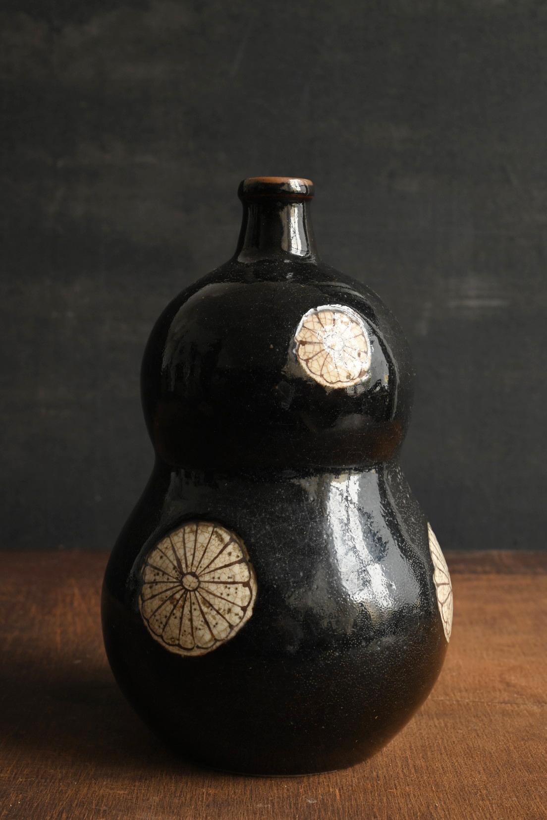 Terracotta Antico vaso giapponese a forma di zucca con smalto nero / Periodo Edo / Bottiglia di sake in vendita