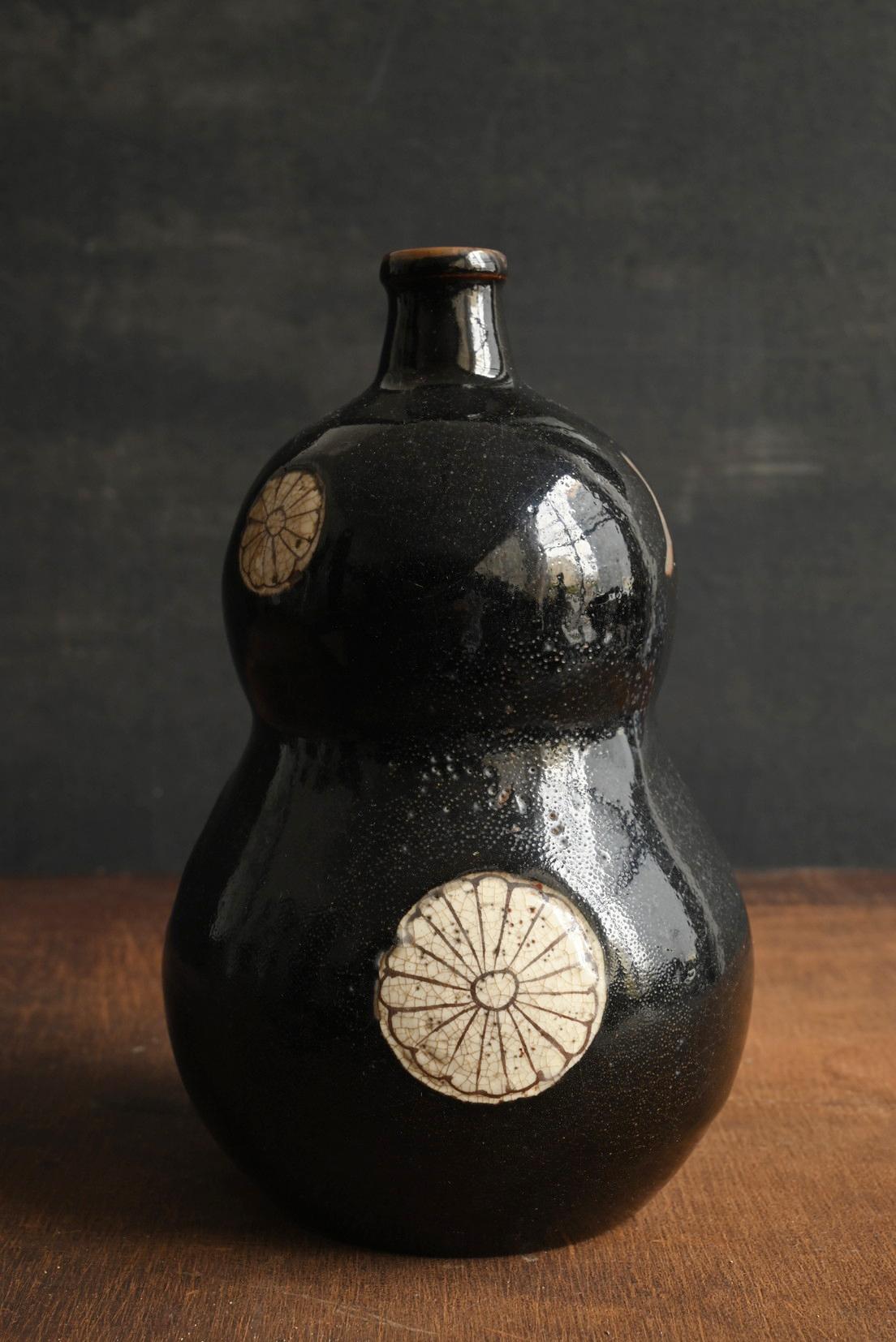 Antico vaso giapponese a forma di zucca con smalto nero / Periodo Edo / Bottiglia di sake in vendita 1