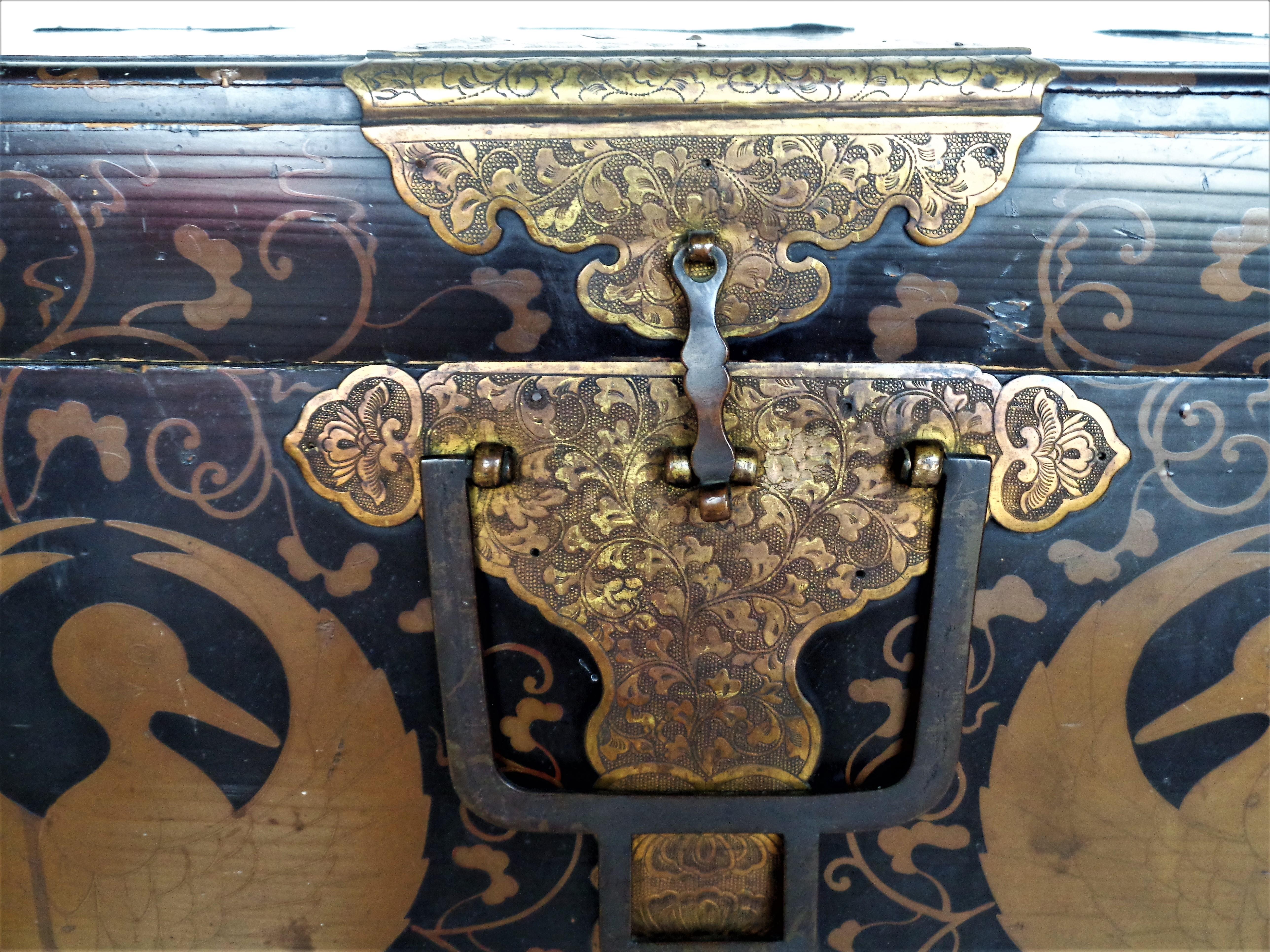 Antique Japanese Hasami-Bako / traveling chest for textiles, garments, kimono. Black lacquer & gold maki-e, finely incised gilt metal mounts, decorated paper interior lining. Mid 19th century. Beautiful. Look at all pictures and read condition