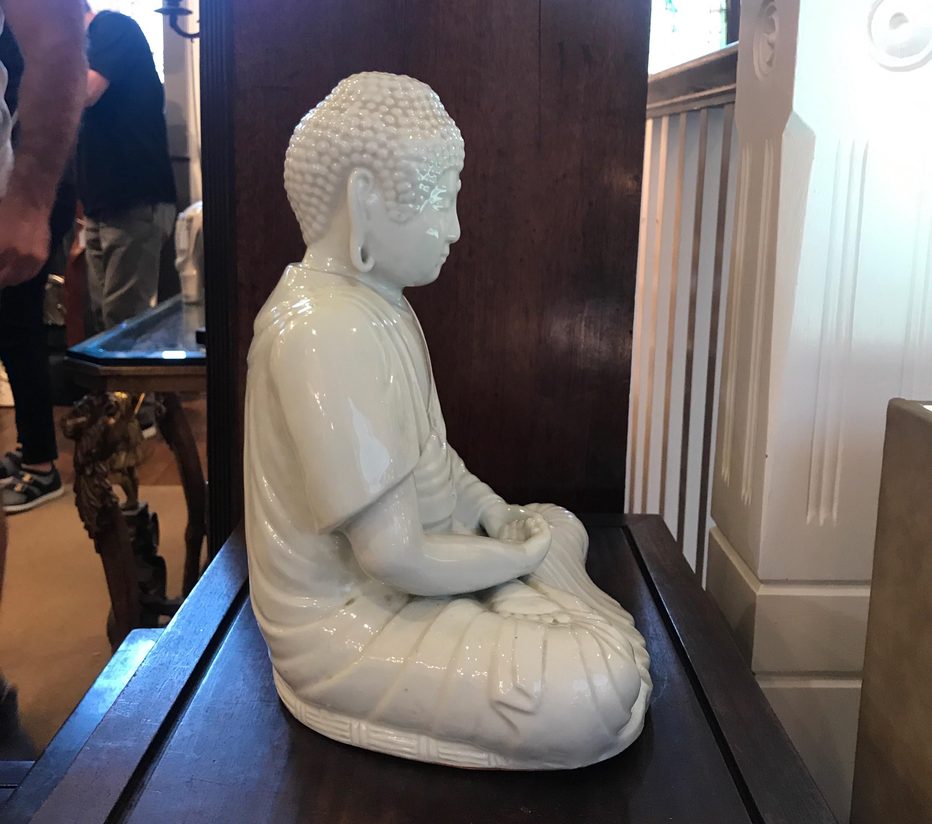 Antiker japanischer Blanc de Chine-Buddha (Meiji-Periode) im Angebot