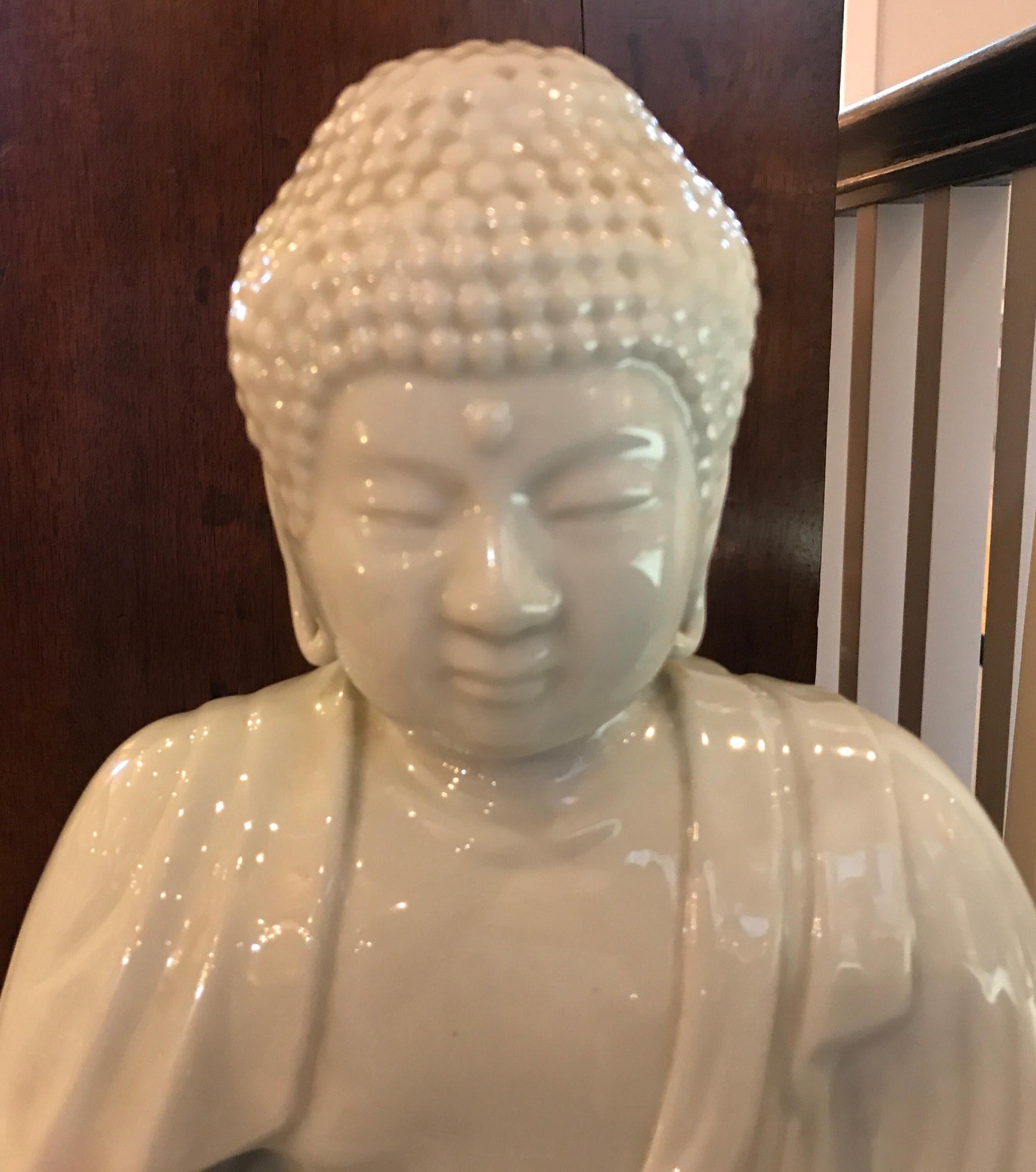 Antiker japanischer Blanc de Chine-Buddha (Frühes 20. Jahrhundert) im Angebot