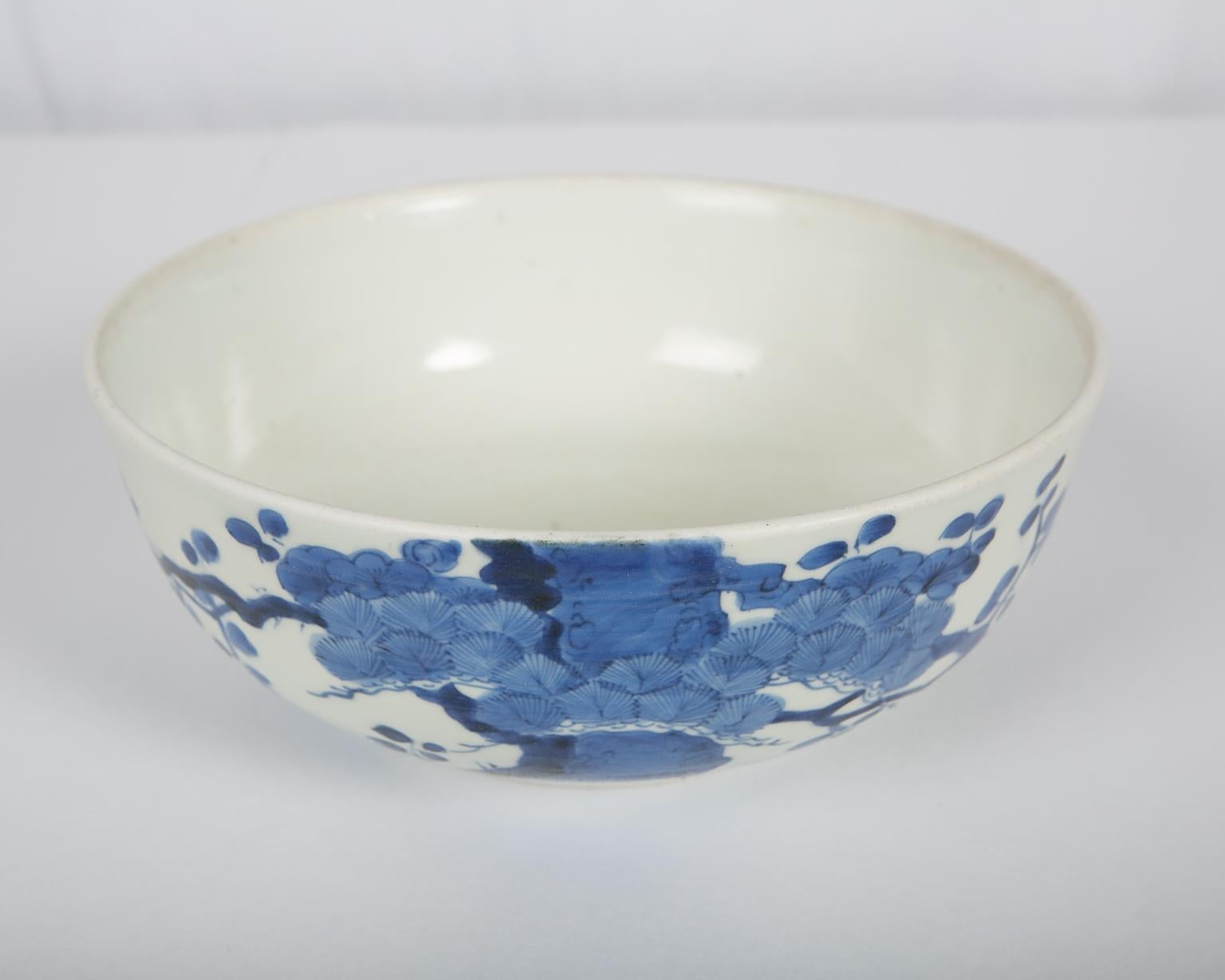 Antike japanische Schale aus blauem und weißem Porzellan um 1760 (18. Jahrhundert)