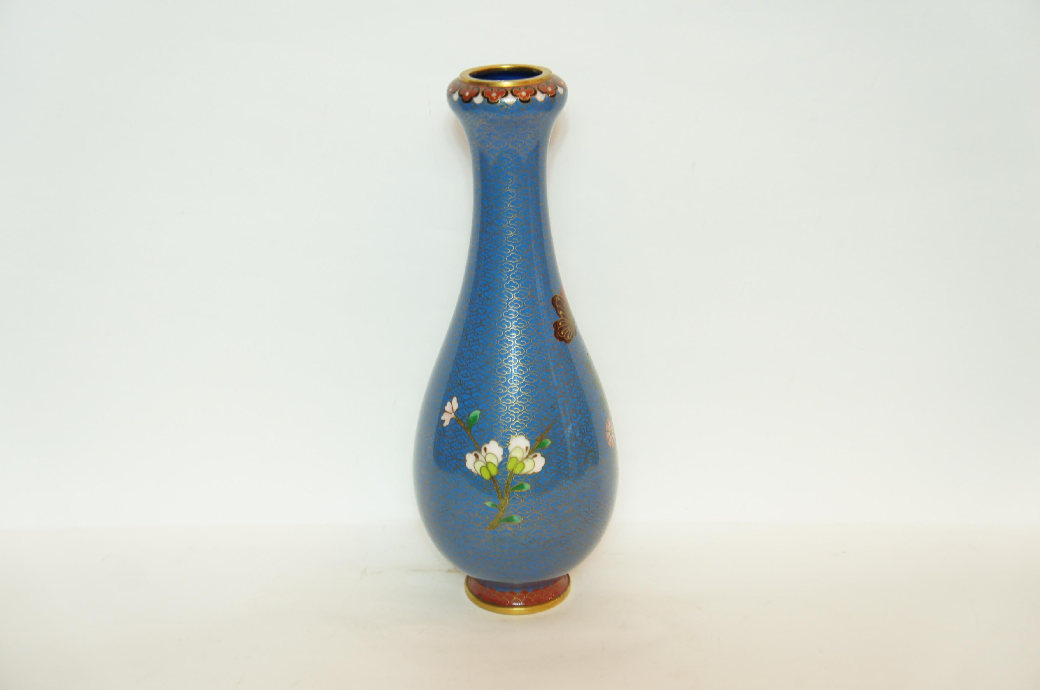 Cloisonné Vase japonais ancien à fleurs bleues avec cuivre/cloisson, années 1950 en vente