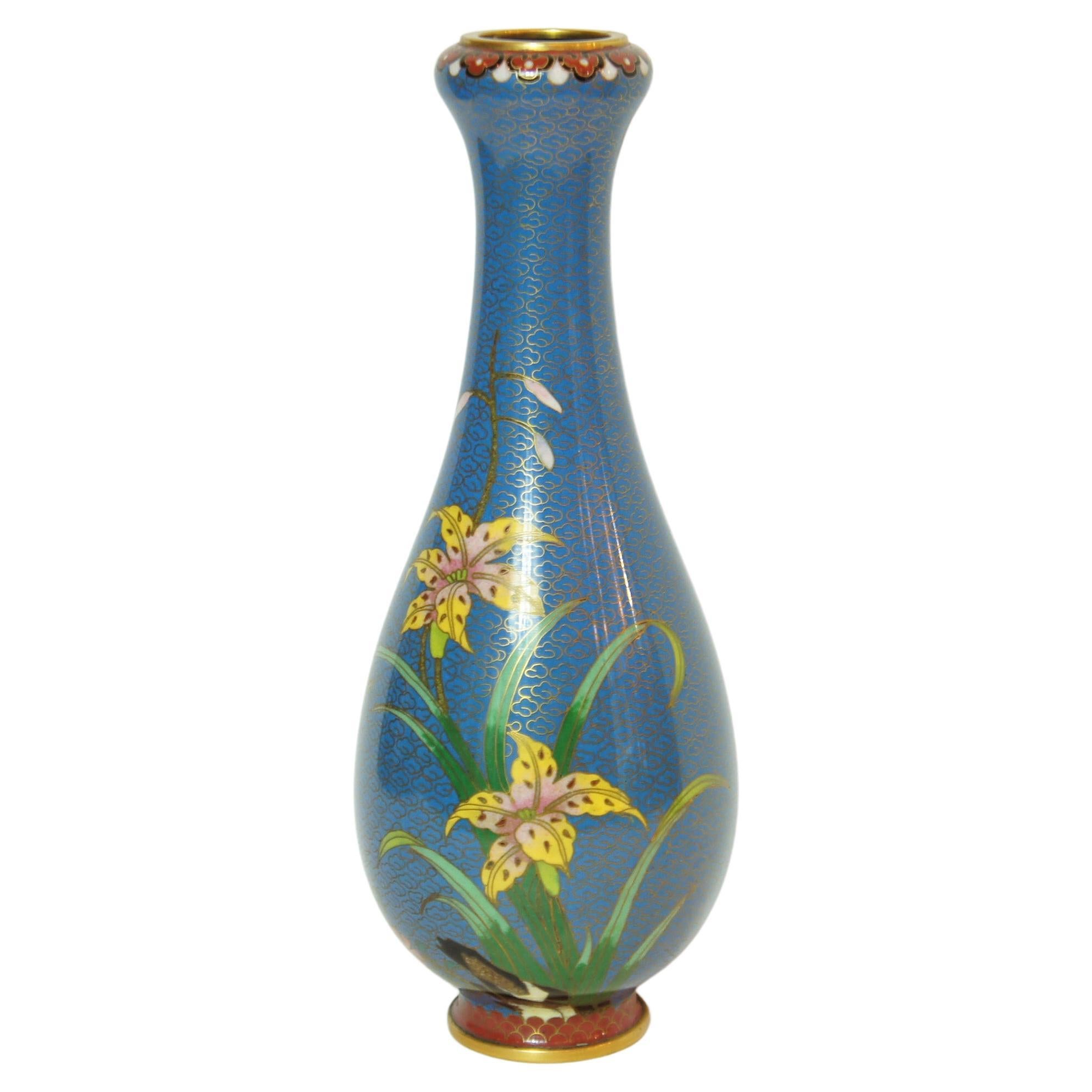 Vase japonais ancien à fleurs bleues avec cuivre/cloisson, années 1950 en vente