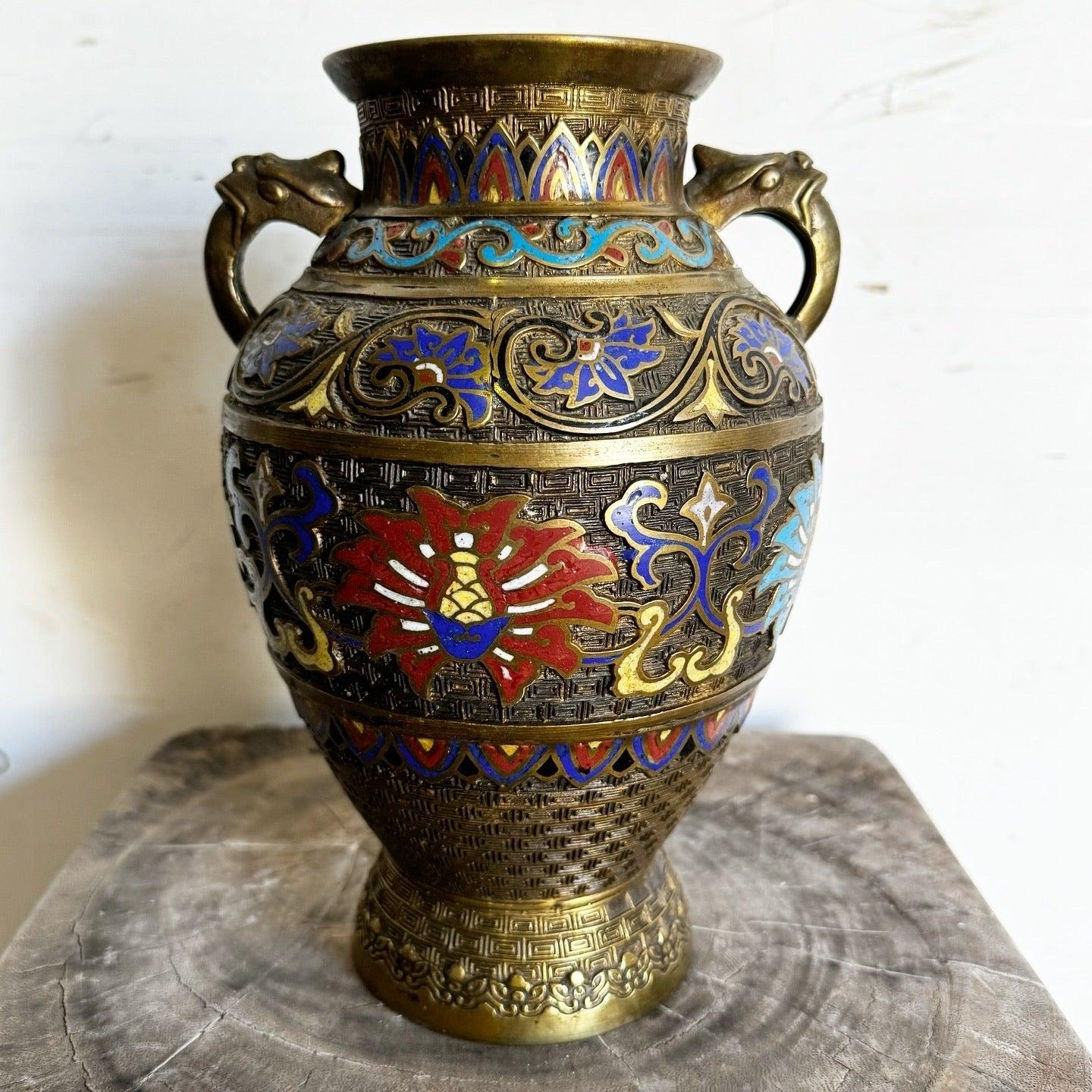 Antico vaso giapponese in ottone smaltato a cappella In condizioni buone in vendita a Delray Beach, FL