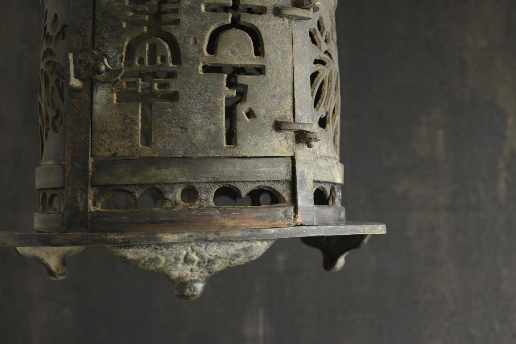 Lanterne suspendue japonaise ancienne en laiton/éclairage d'avant-toit en vente 12