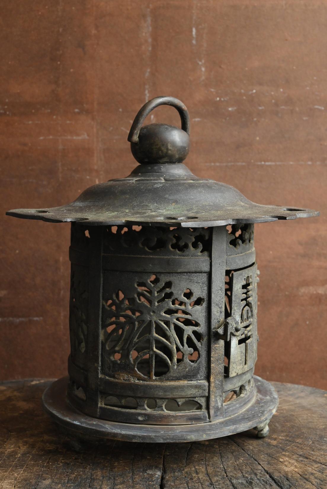 Antigua linterna colgante japonesa de latón/iluminación bajo alero Japonés en venta