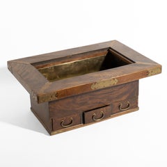 Hibachi japonais ancien bois d'orme monté sur laiton