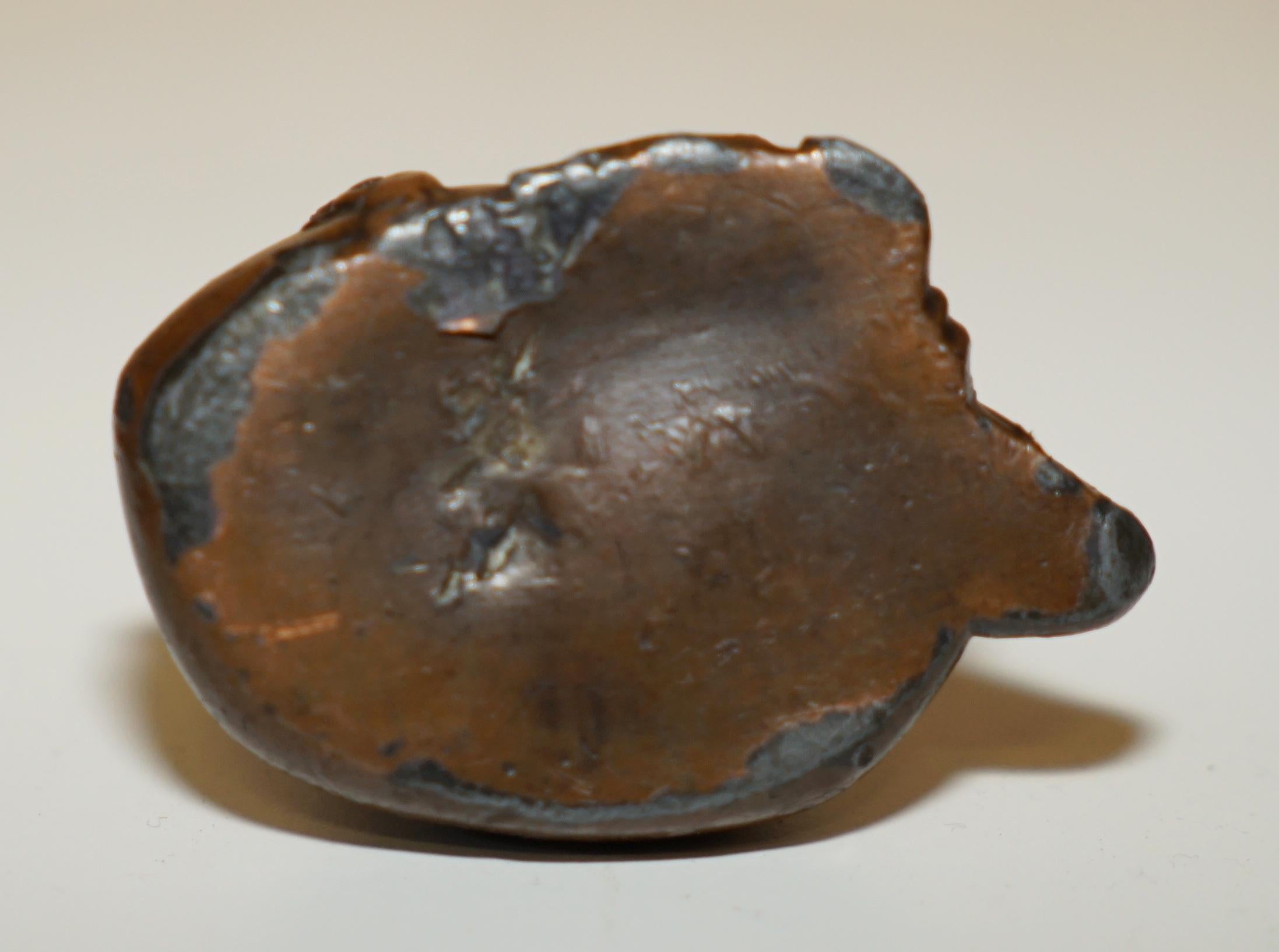 Inizio XX secolo STATUA ANTICA GIAPPONESE DI BUDDHA IN BRONZO DI LUI CHE SI SENTIVA SU UN SACCO CHE BEVEVA ACQUA in vendita