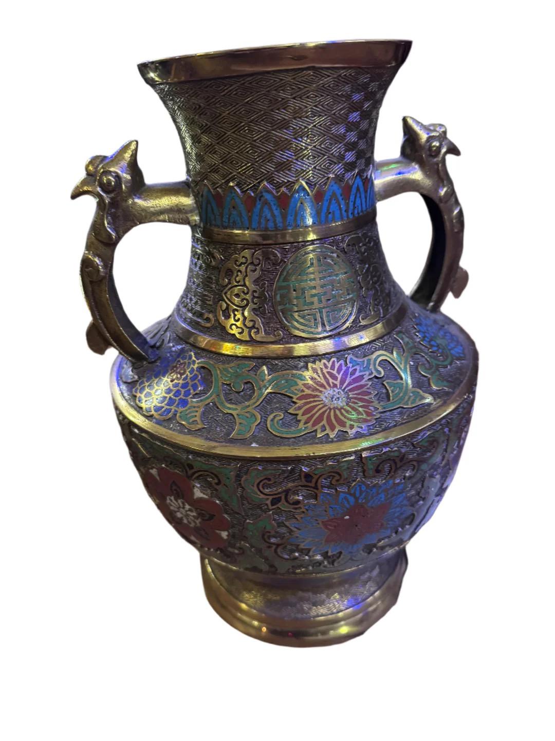 Urne ancienne en bronze japonais cloisonné/champlevé en vente 2
