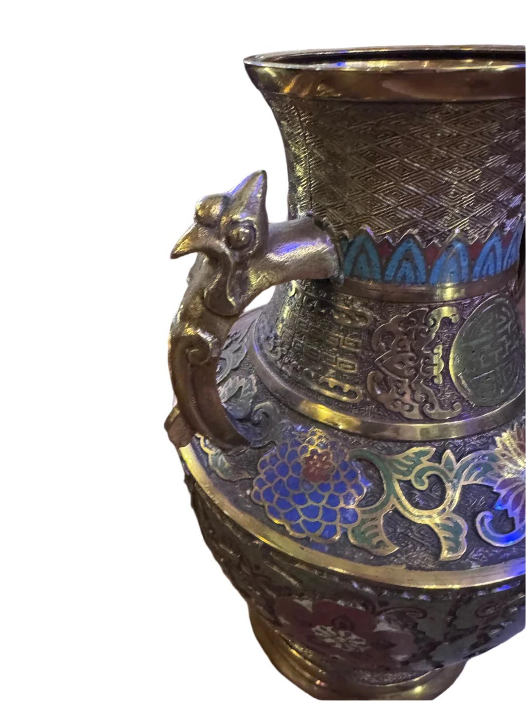 Anglo-japonais Urne ancienne en bronze japonais cloisonné/champlevé en vente