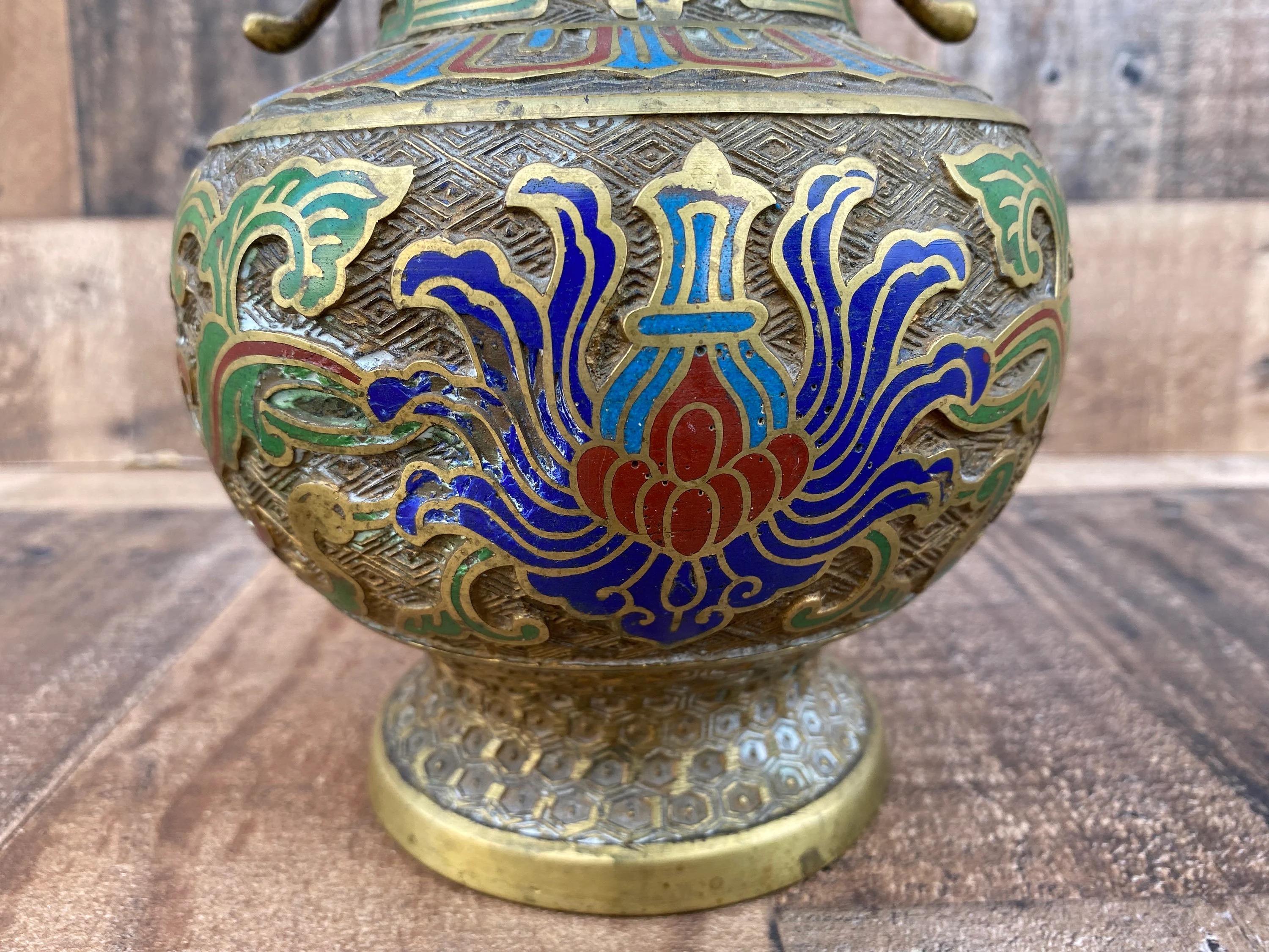 Champlevé Antico vaso-urna giapponese in bronzo Cloisonne/Champleve in vendita