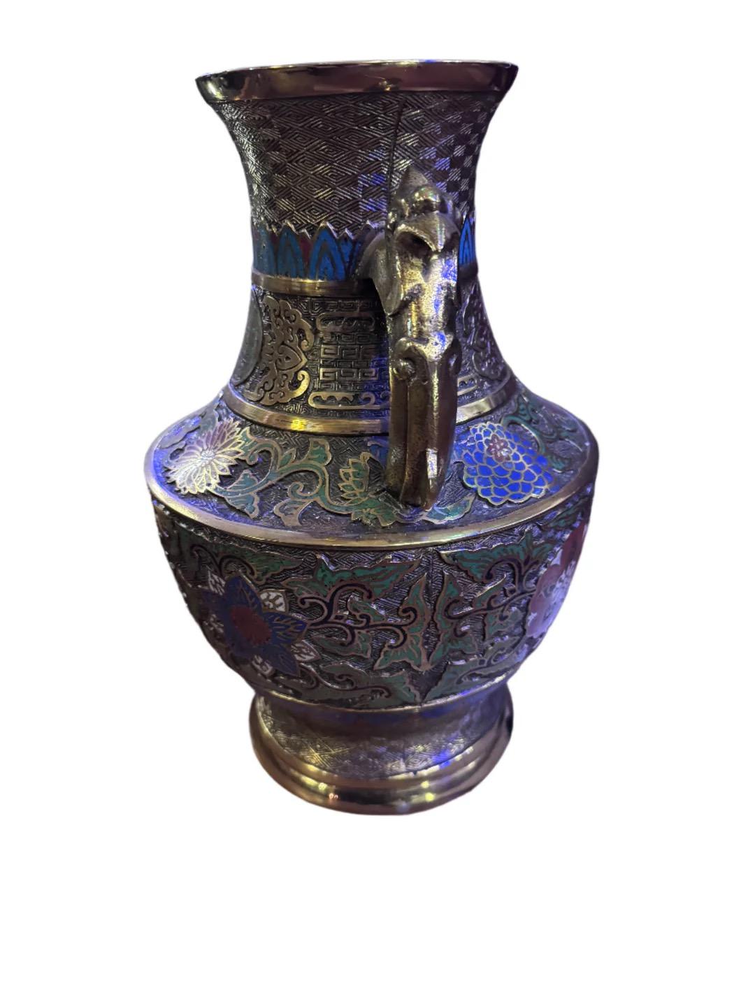 Cloisonné Urne ancienne en bronze japonais cloisonné/champlevé en vente