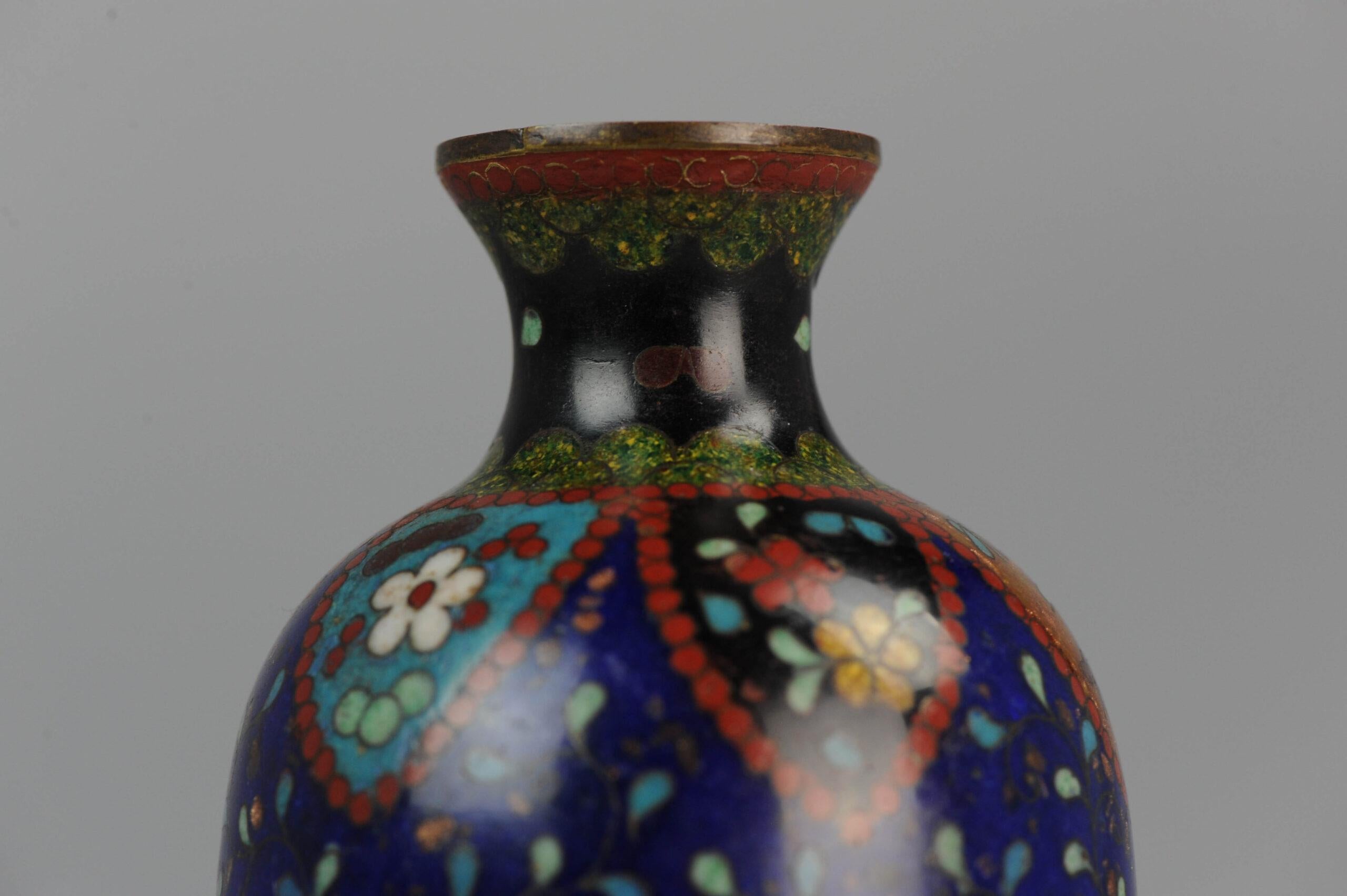 Un bel vaso

Informazioni aggiuntive:
Materiale: Bronzo e metallo
Materiale primario: Bronzo e Cloisonne
Regione di origine: Giappone
Periodo: xIX secolo
Periodo della dinastia giapponese: Periodo Meiji (1867-1912)
Condit: Condizioni generali B