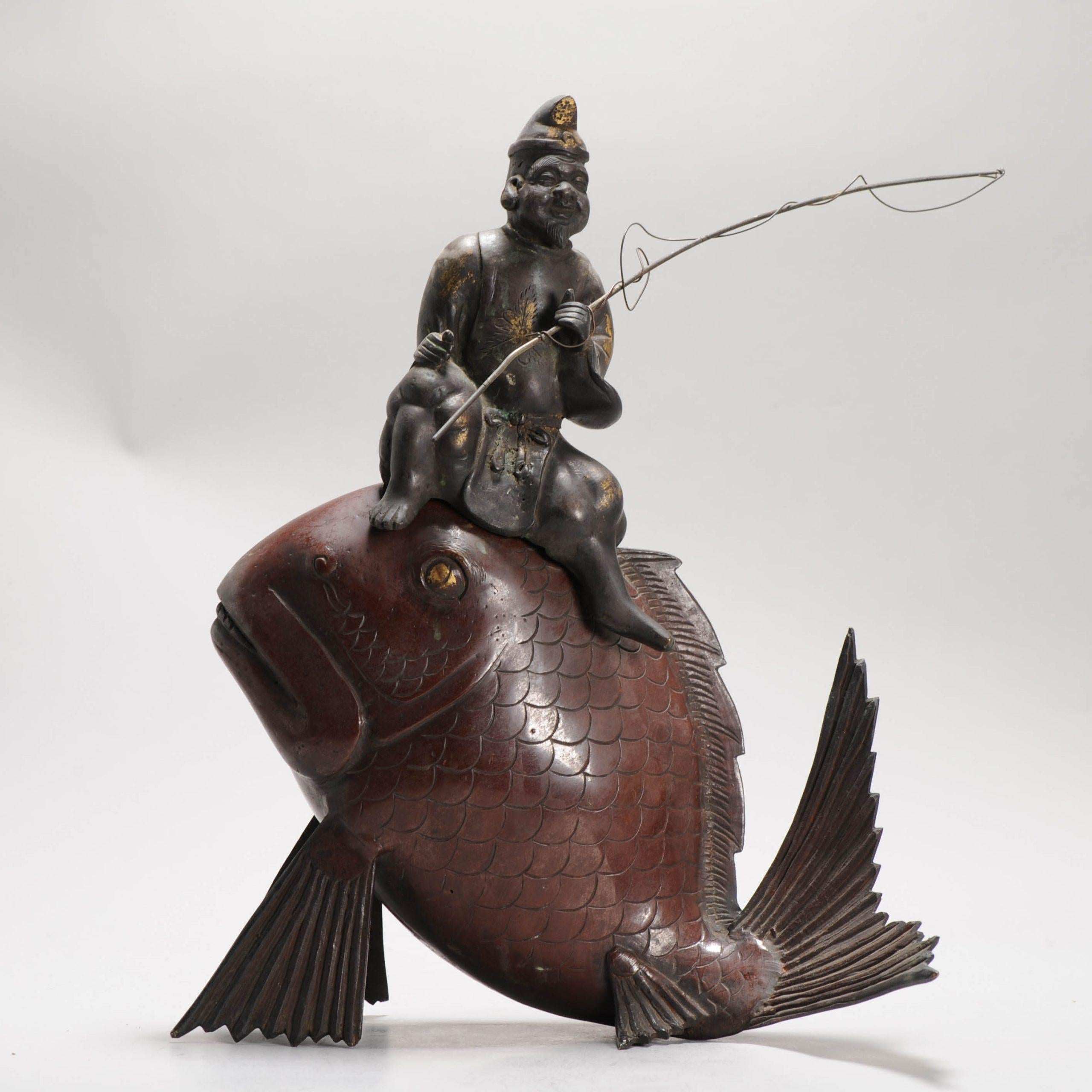 Brûleur d'encens japonais ancien en bronze et cuivre représentant un pêcheur sur un poisson en vente 8