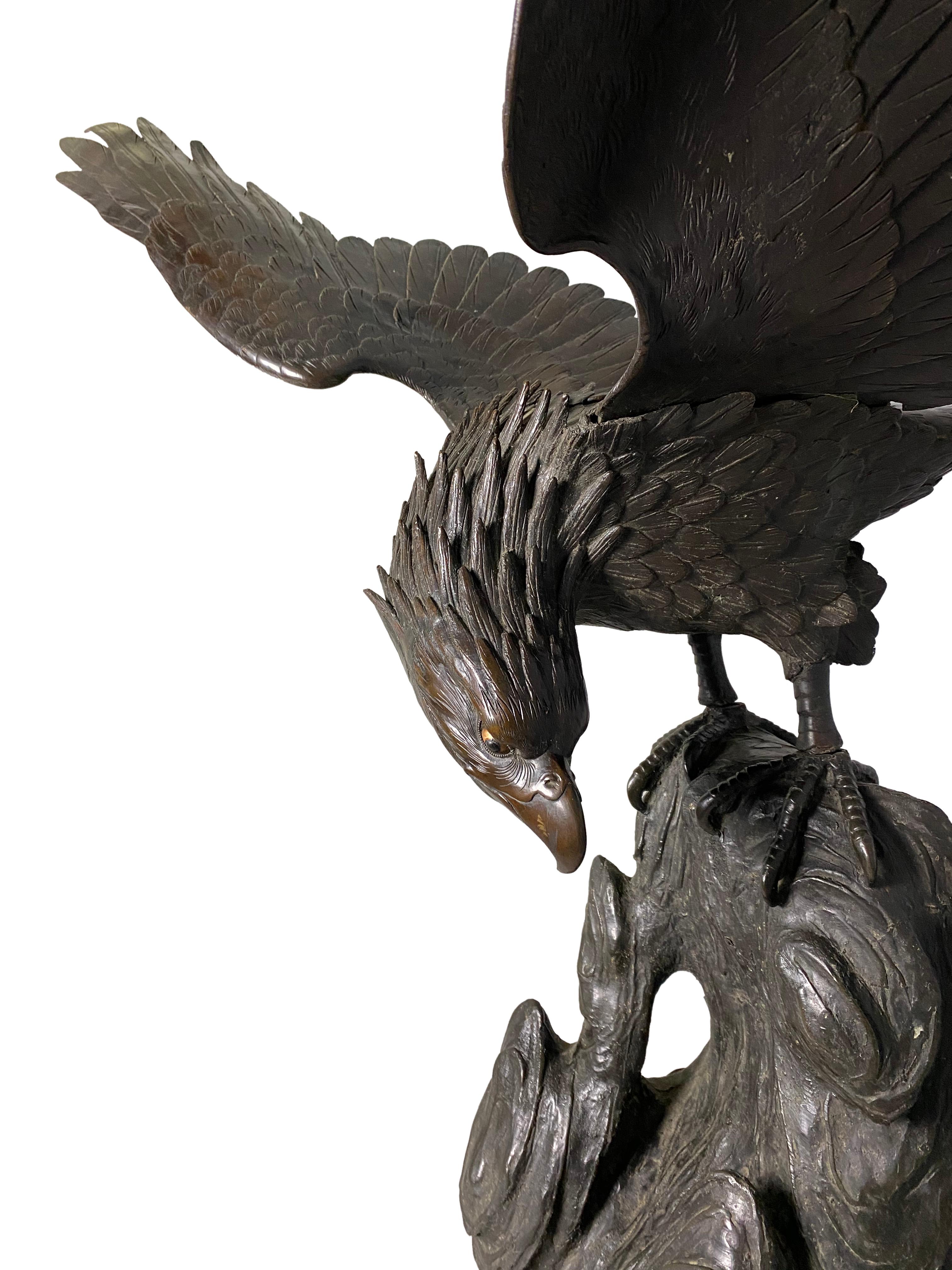 Antique Japanese Bronze Eagle from the Meiji Period, 19th Century For Sale 2