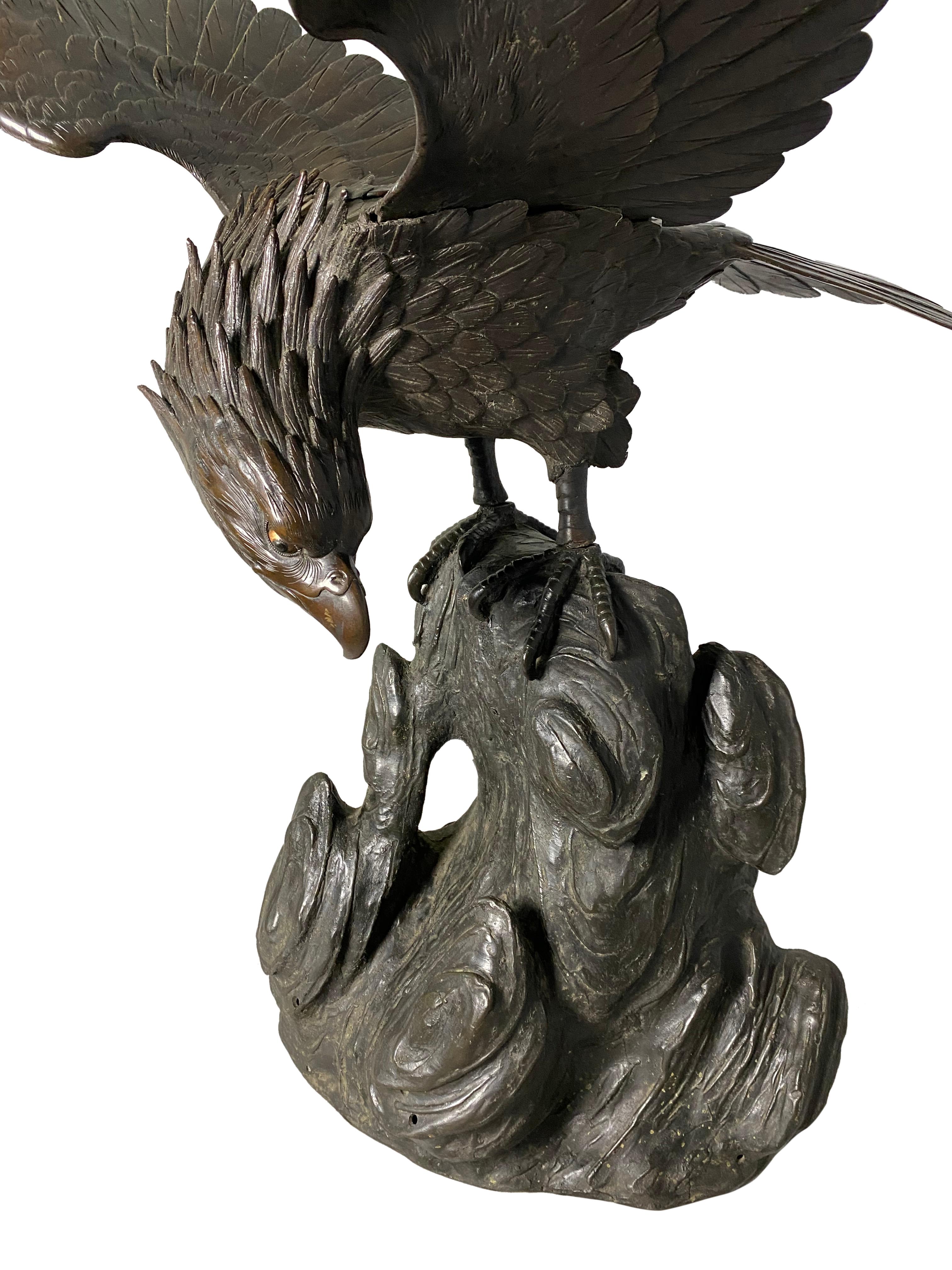 Antique Japanese Bronze Eagle from the Meiji Period, 19th Century For Sale 4