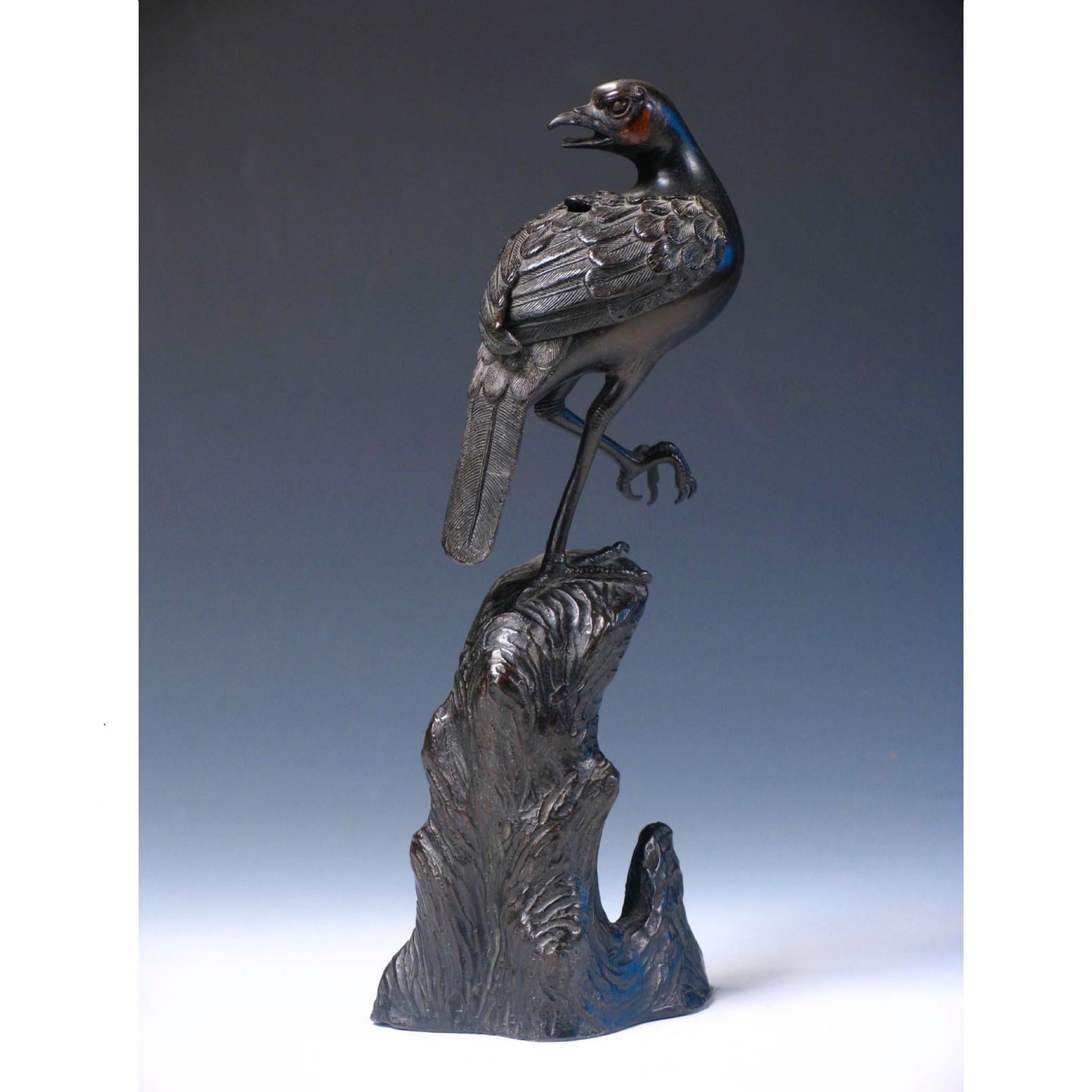 Cast Antique Japanese bronze incense burner, in the form of a bird For Sale