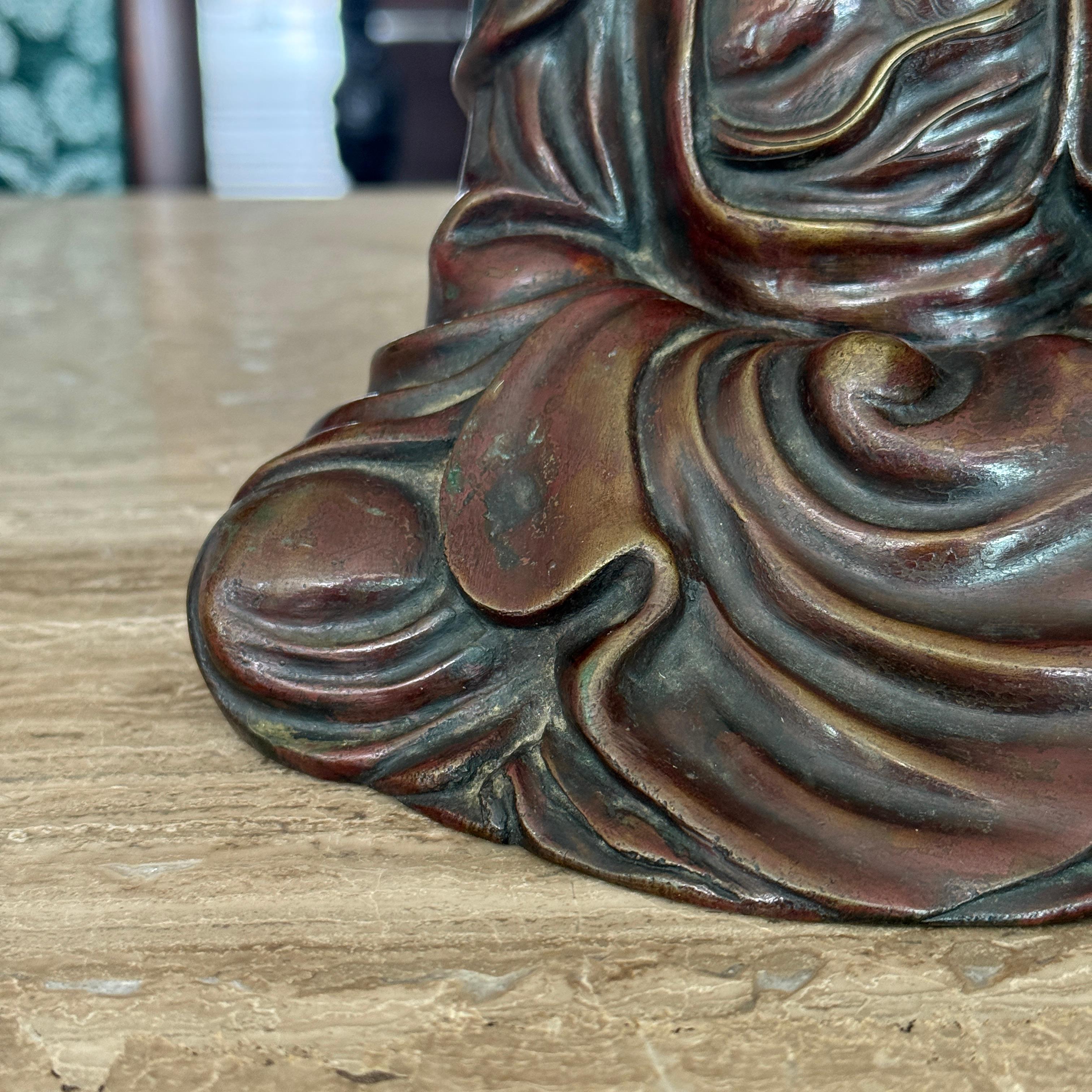 Daruma japonais ancien méditant en bronze Bon état - En vente à Chonburi, TH