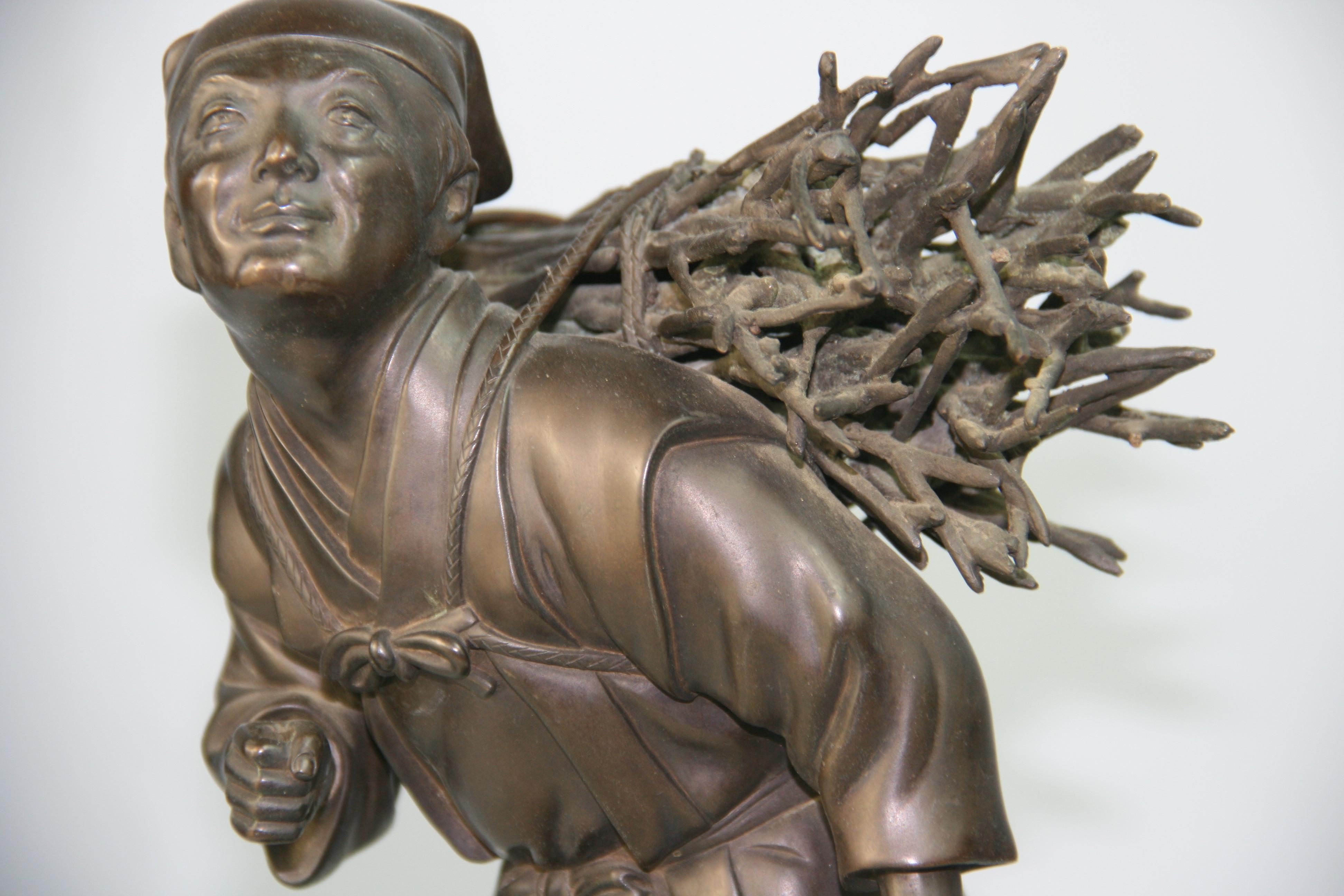 Antike japanische Bronzeskulptur eines Landarbeiters aus den 1920er Jahren im Angebot 1