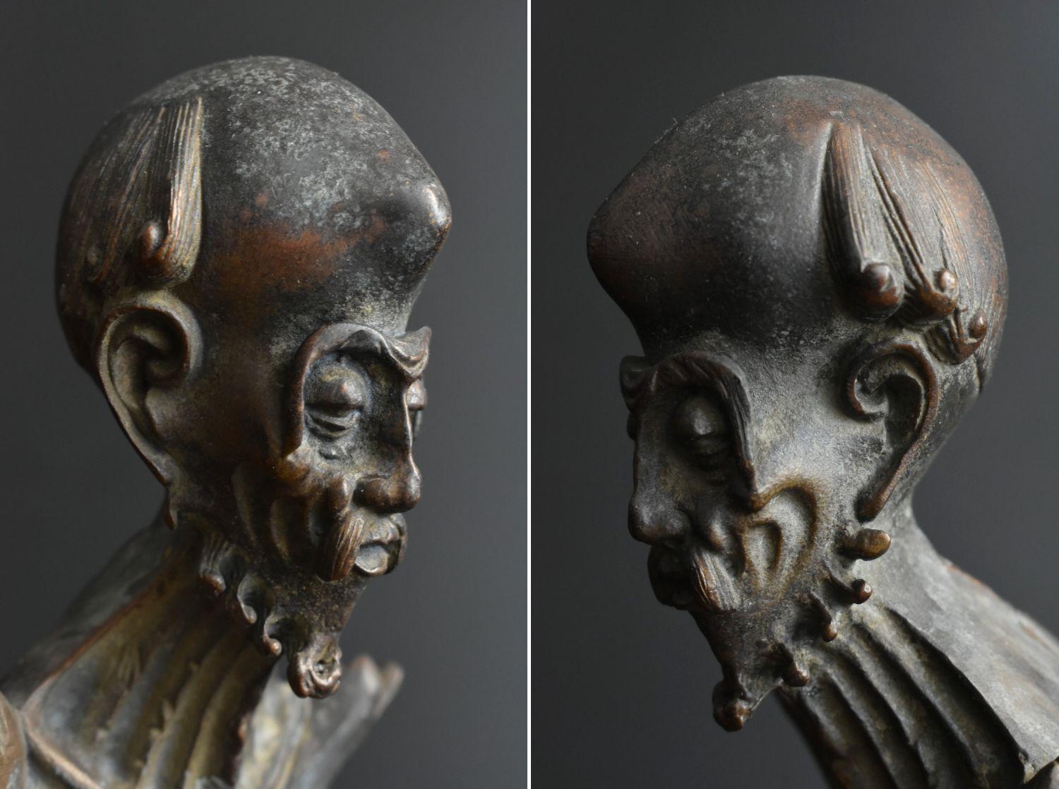 Antica statua giapponese in bronzo di Buddha in pratica ascetica / fine XIX secolo in vendita 3