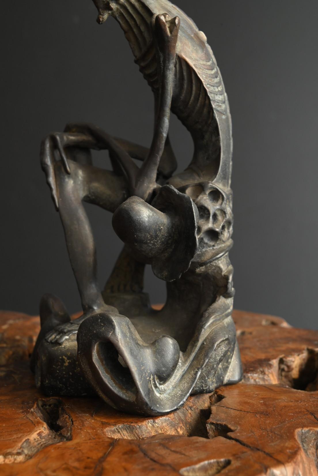 Antica statua giapponese in bronzo di Buddha in pratica ascetica / fine XIX secolo in vendita 7