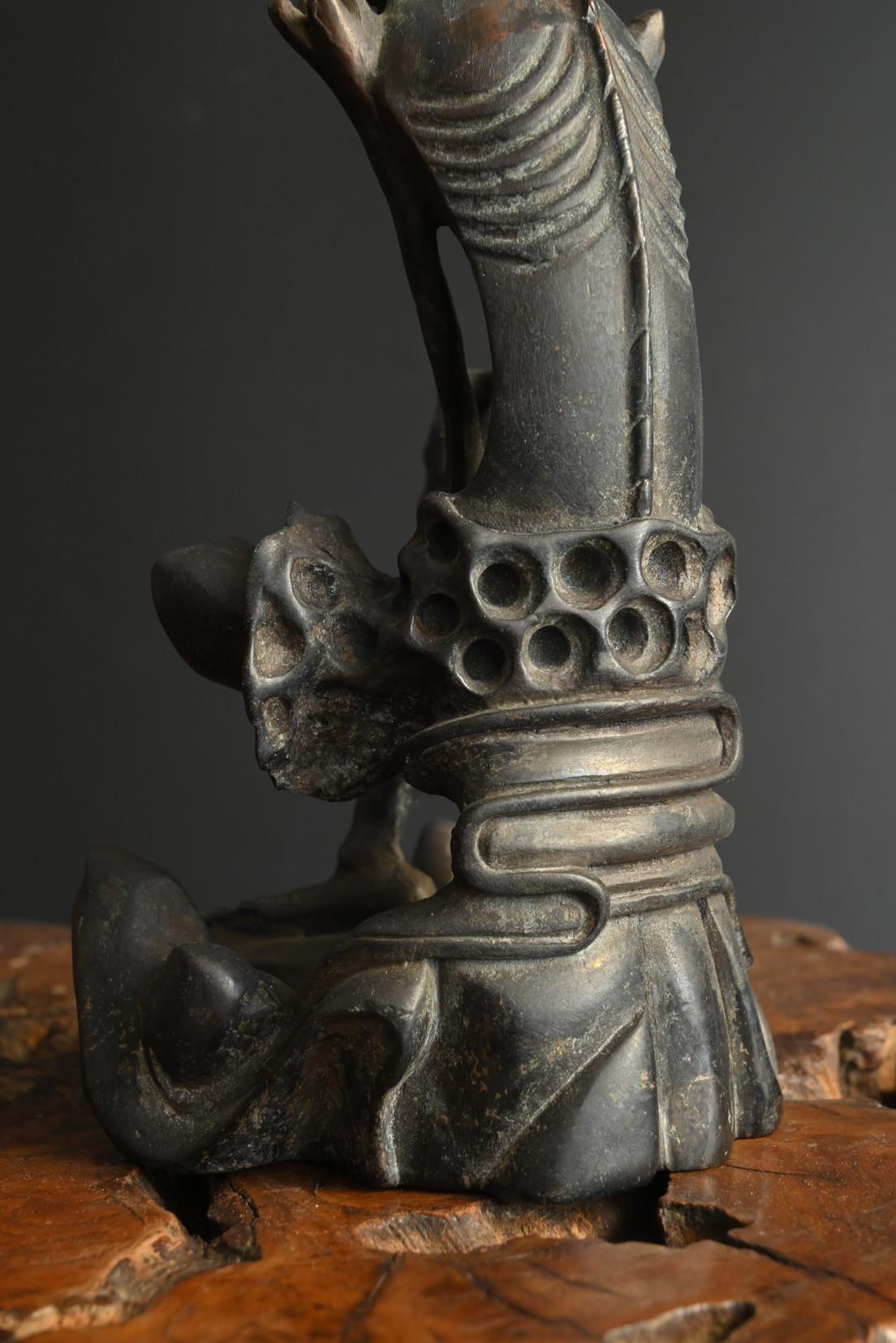 Antica statua giapponese in bronzo di Buddha in pratica ascetica / fine XIX secolo in vendita 9