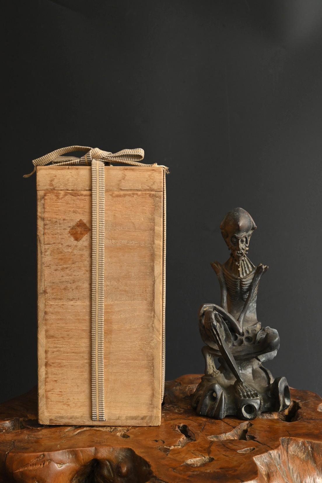 Meiji Antica statua giapponese in bronzo di Buddha in pratica ascetica / fine XIX secolo in vendita