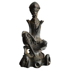 Statue japonaise ancienne en bronze de Bouddha en pratique ascétique / fin du 19e siècle