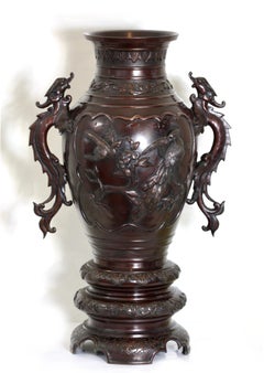 Vase de temple japonais ancien en bronze